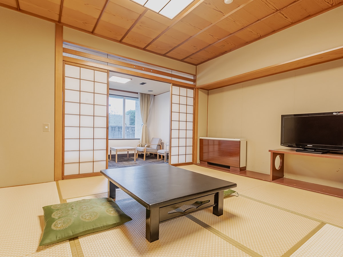 Japanese-Western style 8 tatami room