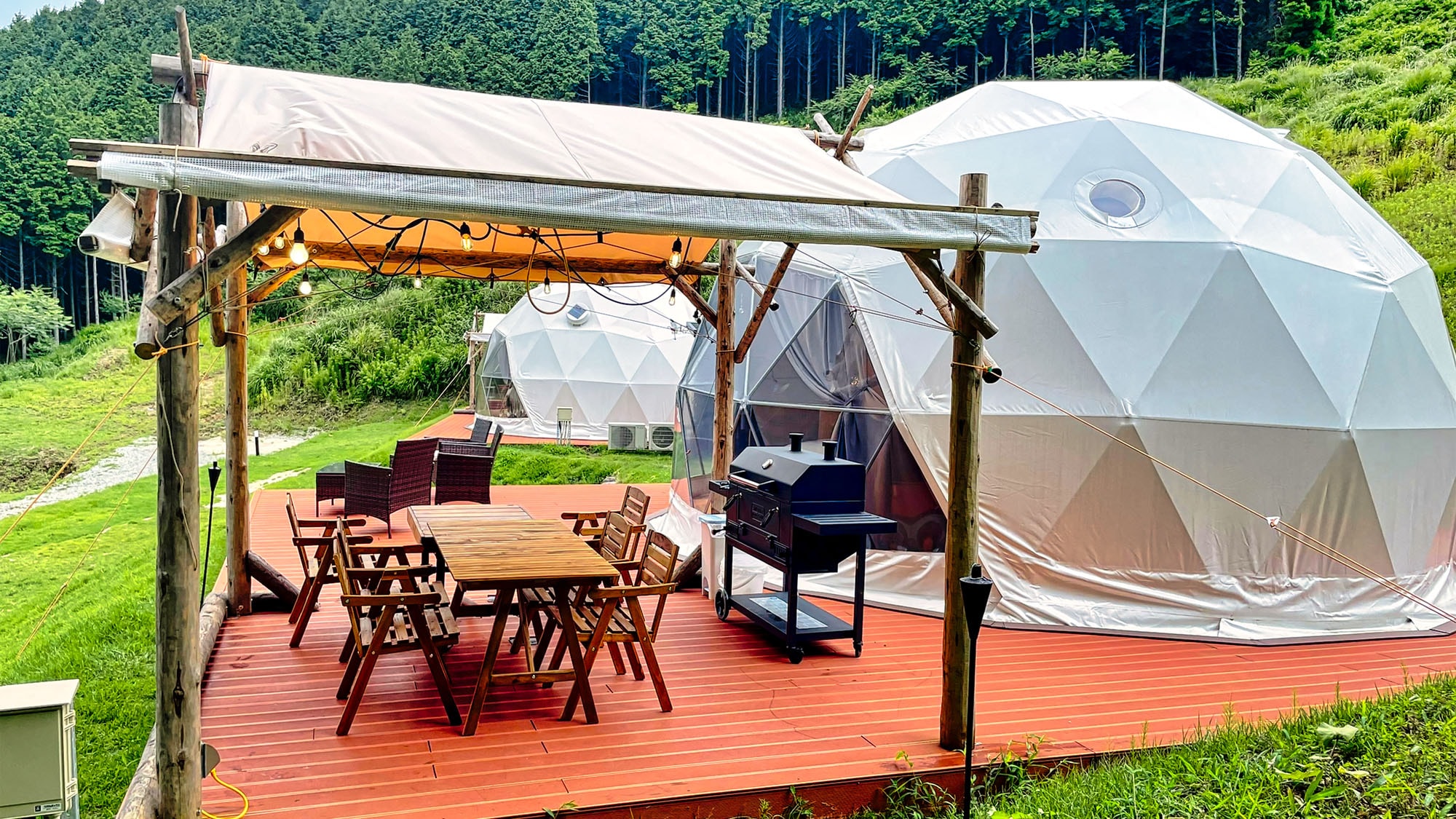 Dome tent B exterior