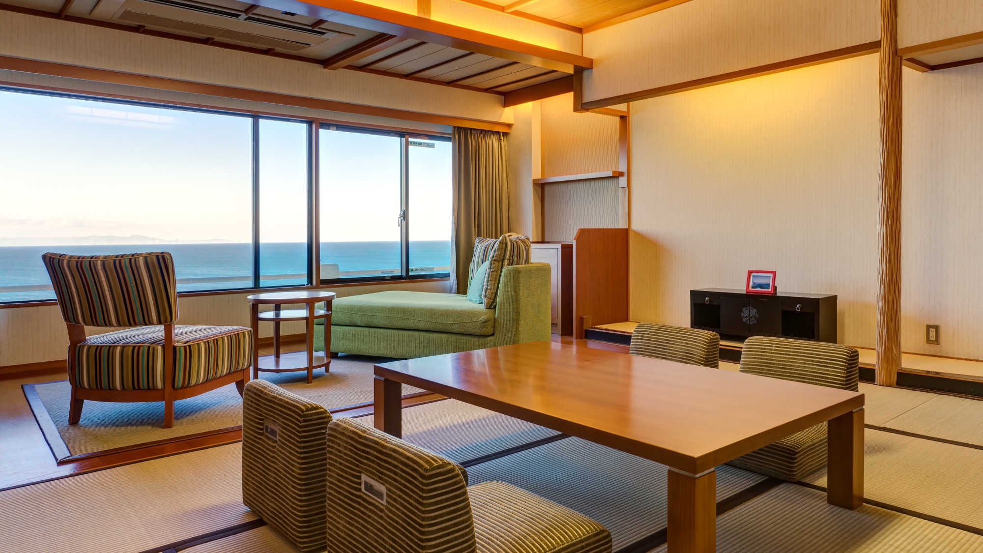 “Kaitsubaki”海滨日式和西式房间