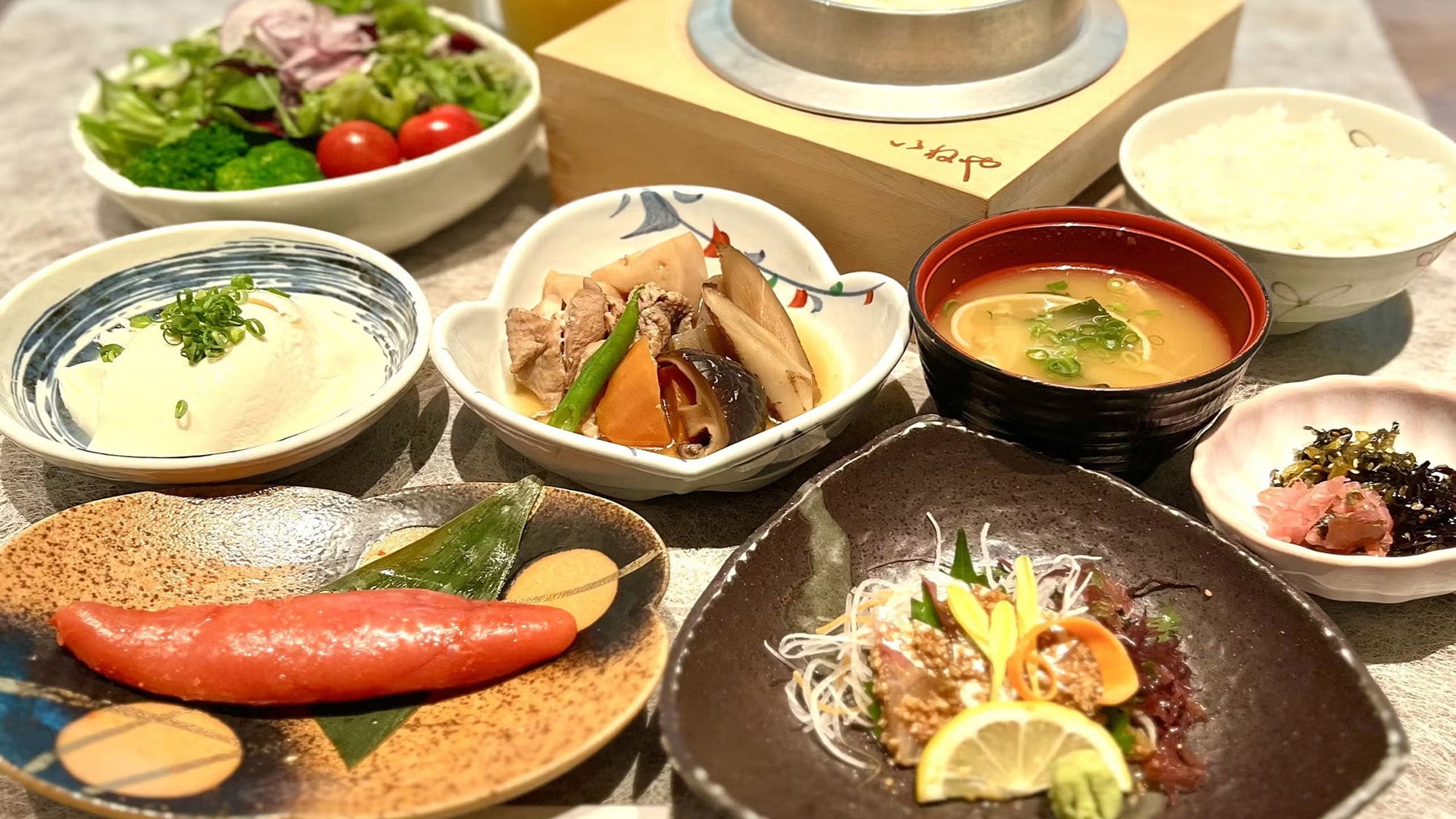 博多明太一本朝食（明太子・がめ煮・本日のお刺身・釜炊き・お味噌汁）