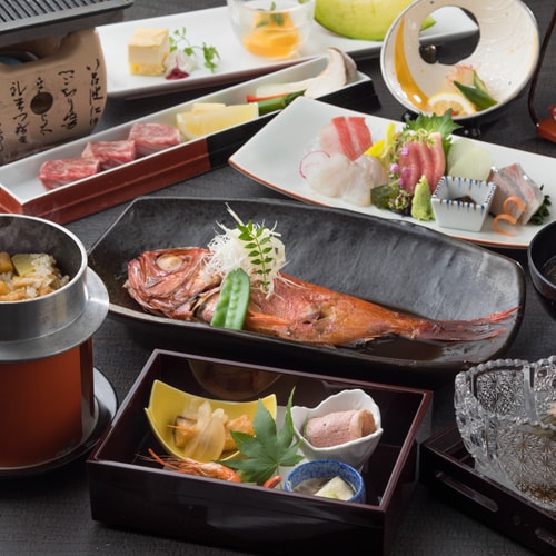 *酒店大楼的晚餐日本怀石料理（烹饪示例）