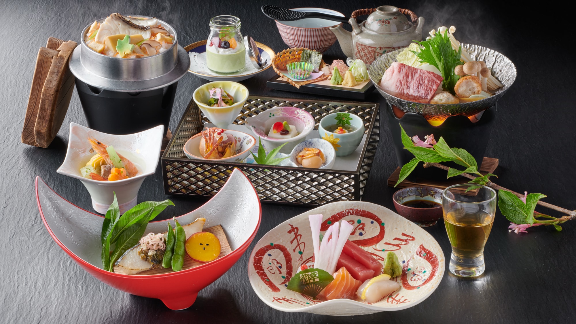 Our most popular course meal (example of the "Kyokusuizen" meal) is packed with seasonal flavors.
