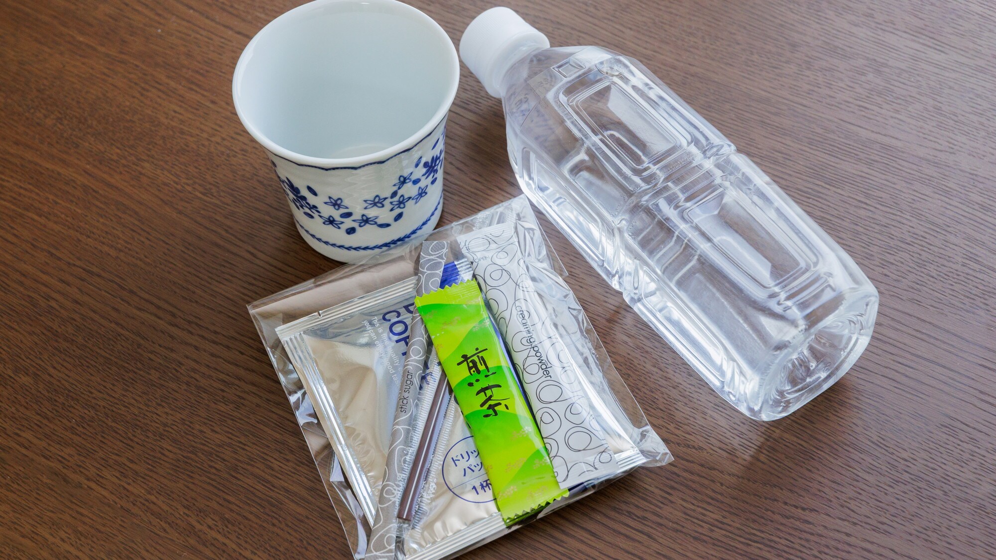Mineral water, drip coffee, and green tea sticks are provided in each guest room!
