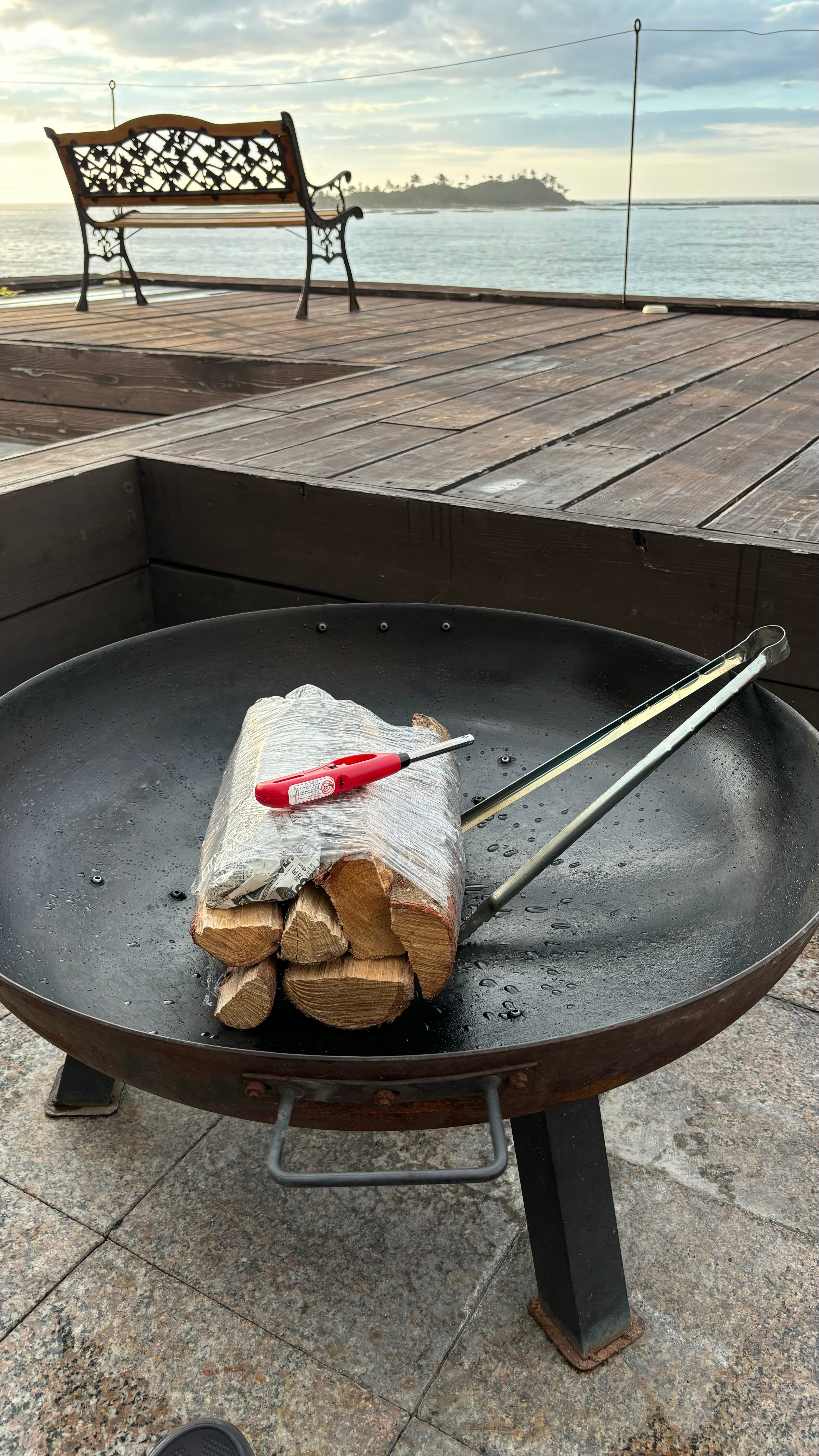 Kayu bakar untuk api unggun