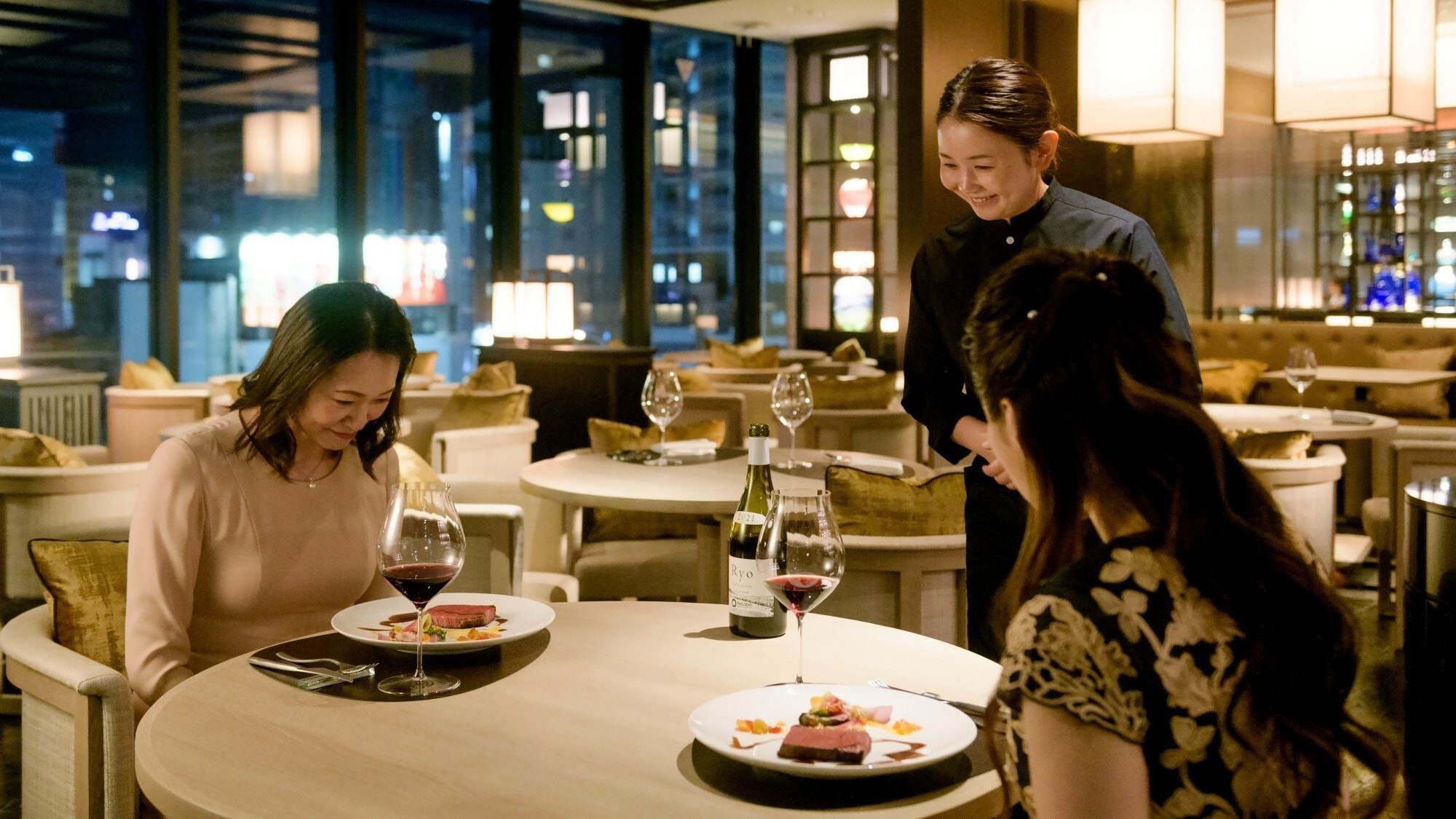 [รับประทานอาหาร] เราจะพาคุณเดินทางสู่รสชาติอันเป็นเอกลักษณ์ในขณะที่คุณสัมผัสประสบการณ์กับความงดงามของวัตถุดิบของอาโอโมริและความงดงามของฤดูกาลทั้งสี่