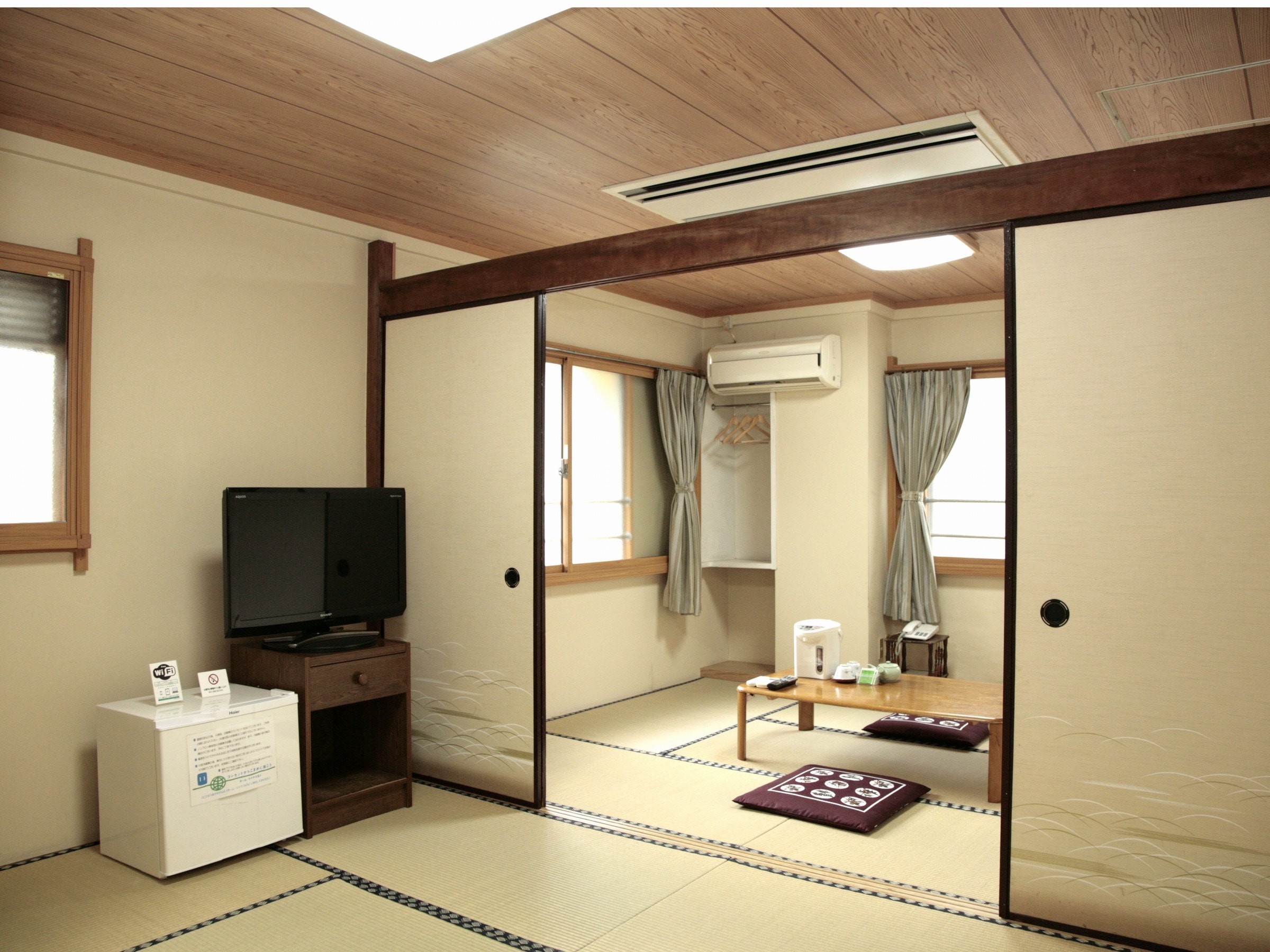 Japanese-style room 12 tatami mats