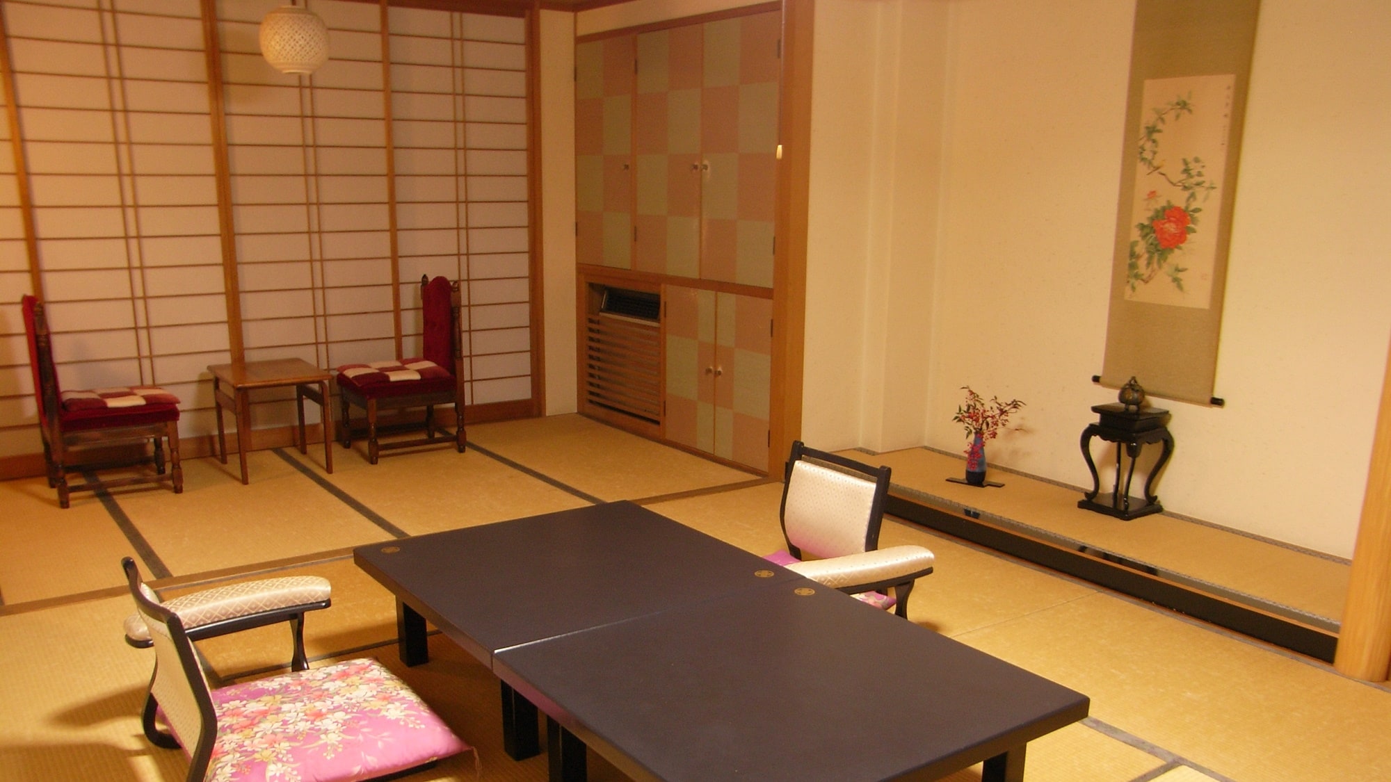 *Japanese-style room