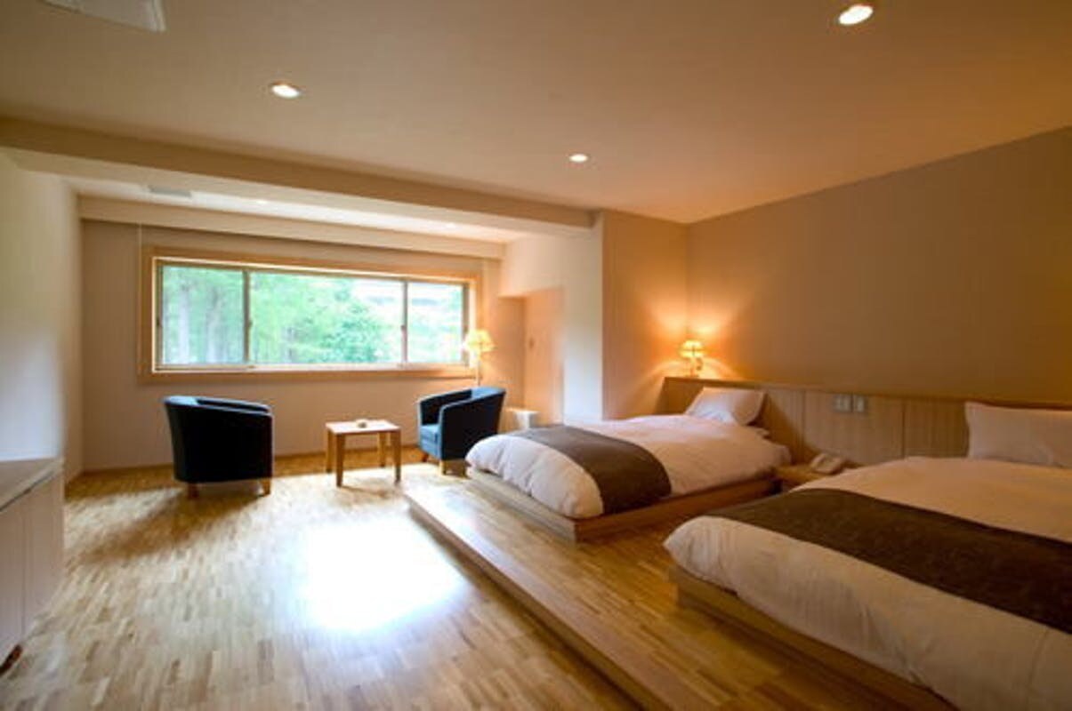 [European resort style Western-style room "Hime"] Relax in the Simmons bed surrounded by the pleasant scent of potpourri