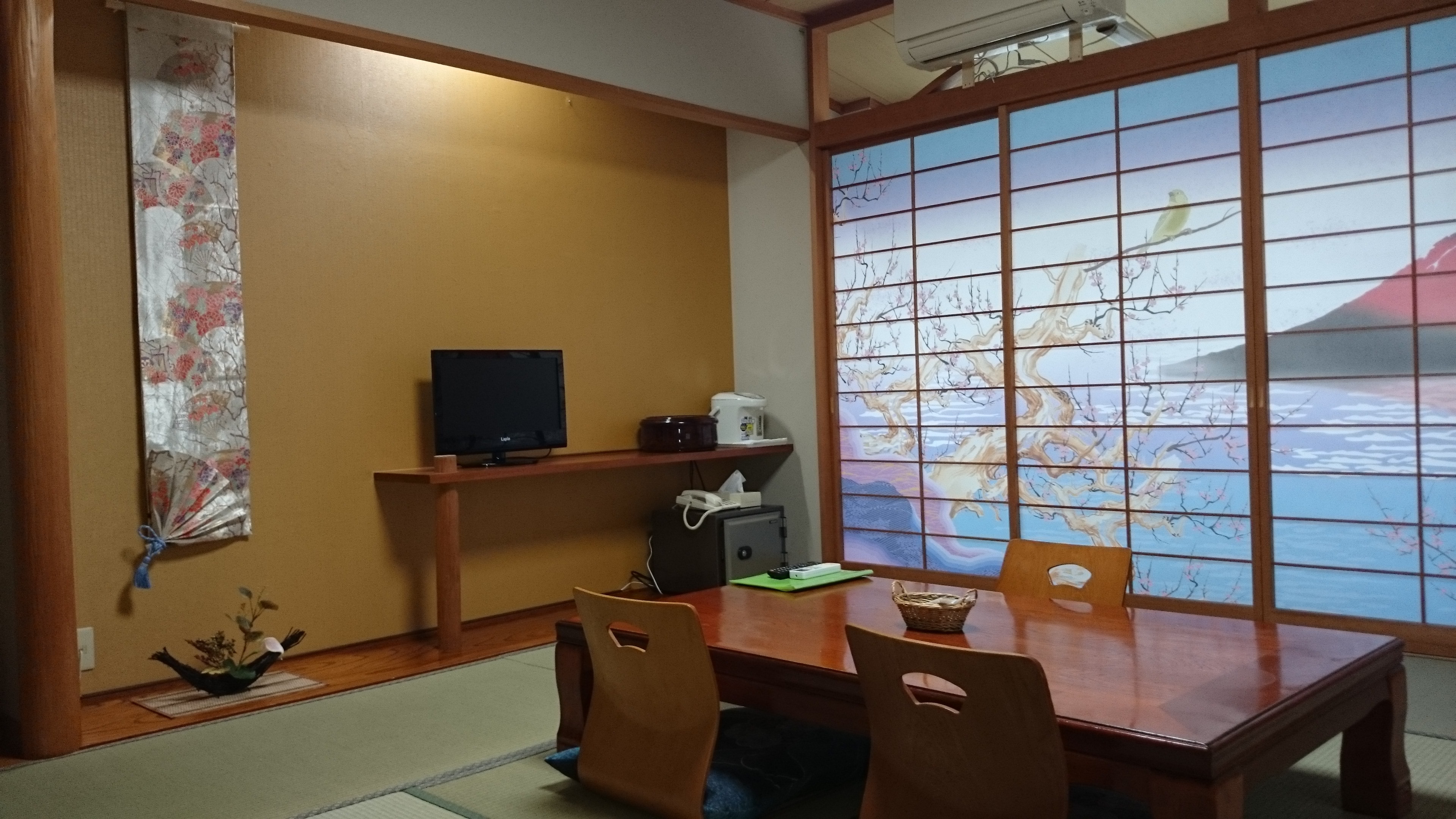 Japanese-style room (10 tatami mats) with bathroom and toilet