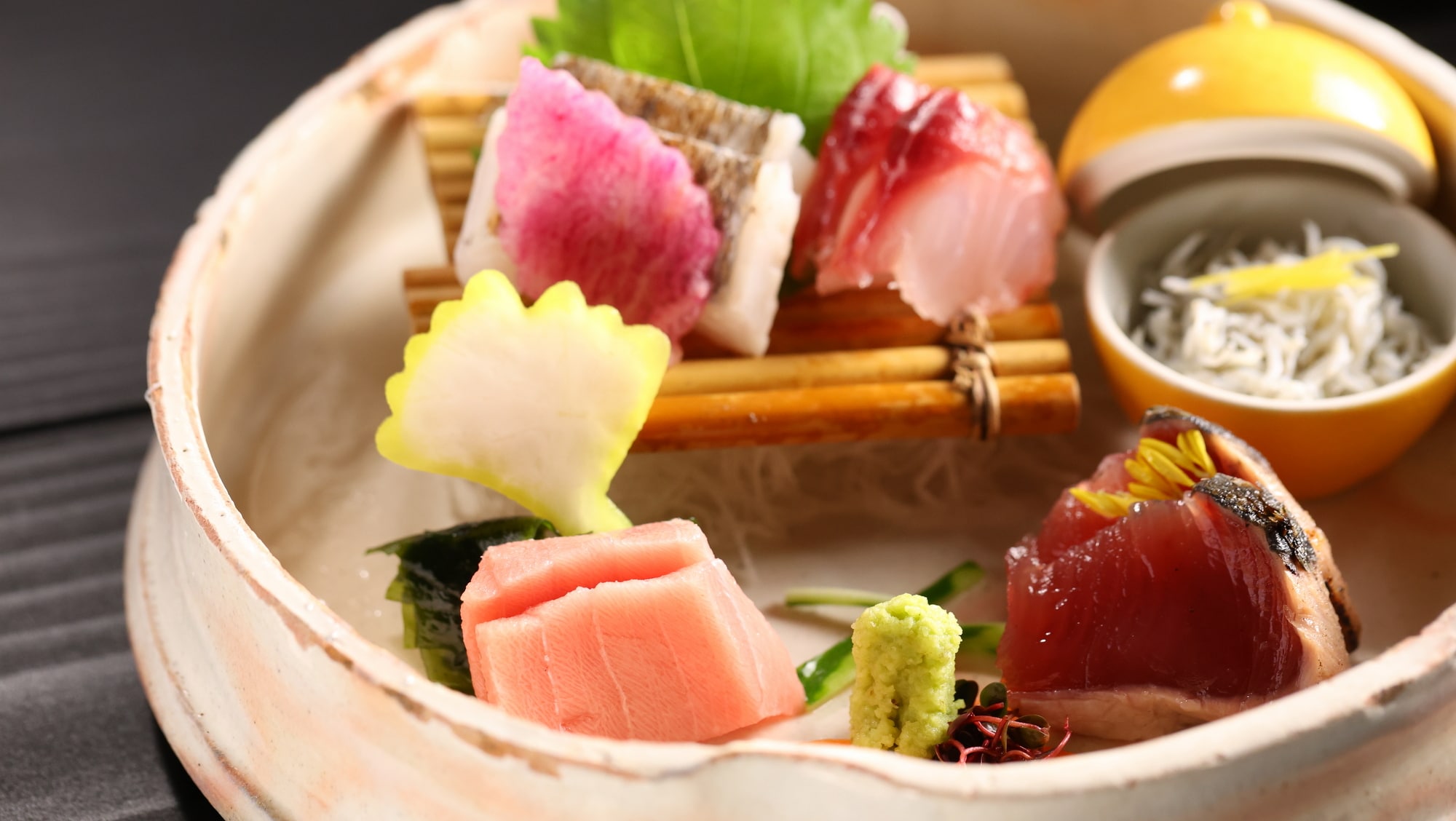 [Autumn 2026] Sashimi / Bonito, grunt, bluefin tuna, etc. Three types of sashimi soy sauce recommended for each type are available.