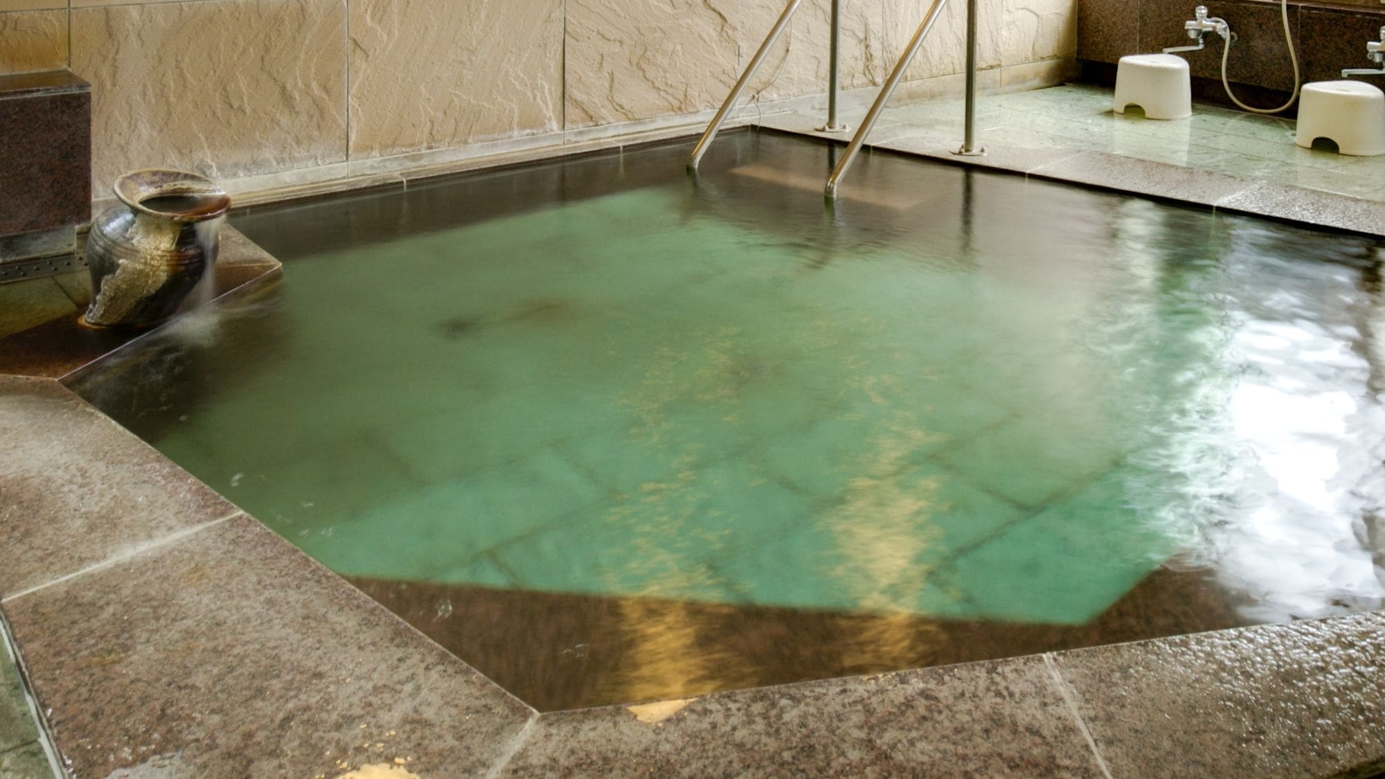 Large public bath <Yugawara Onsen>