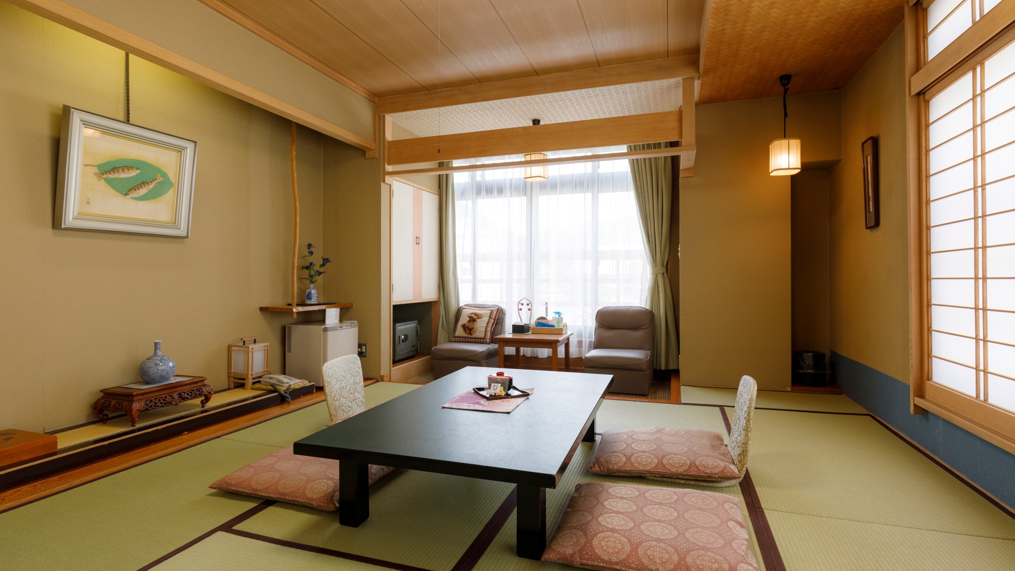 [Japanese-style room 8-10 tatami mats]