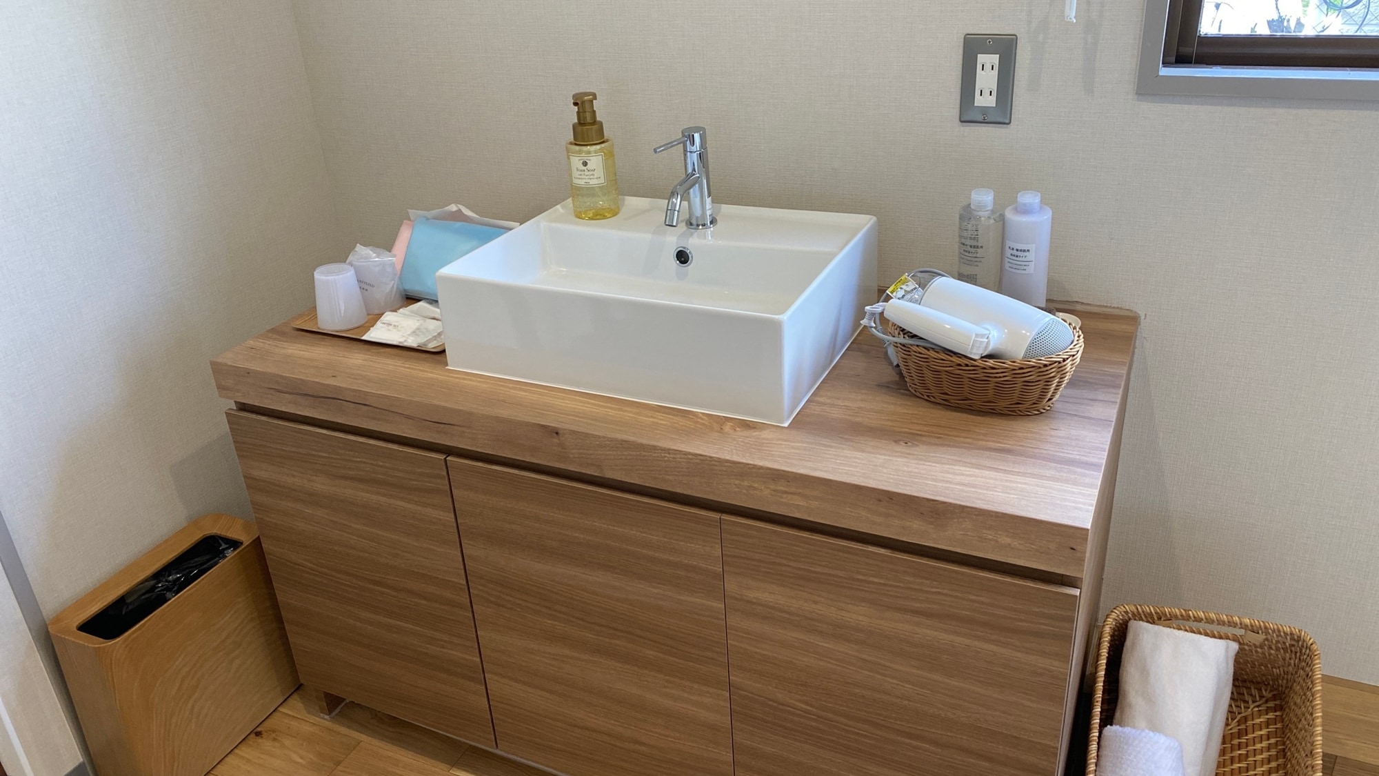 NEW [Welcome to dogs] Special Japanese-Western style room (Twin beds + Relaxing Japanese-style room)