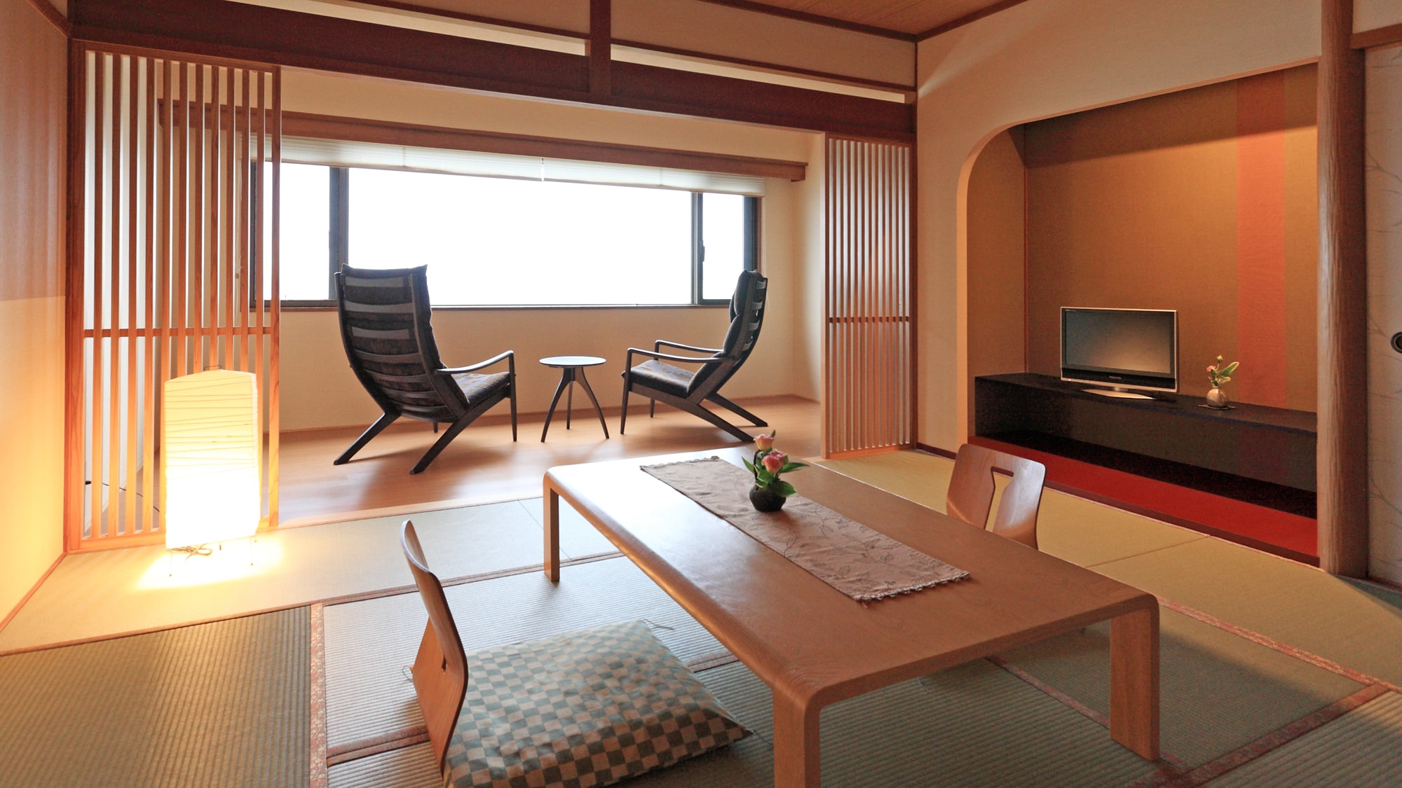 Kamar bergaya Jepang dengan pemandangan laut yang mengesankan (contoh)