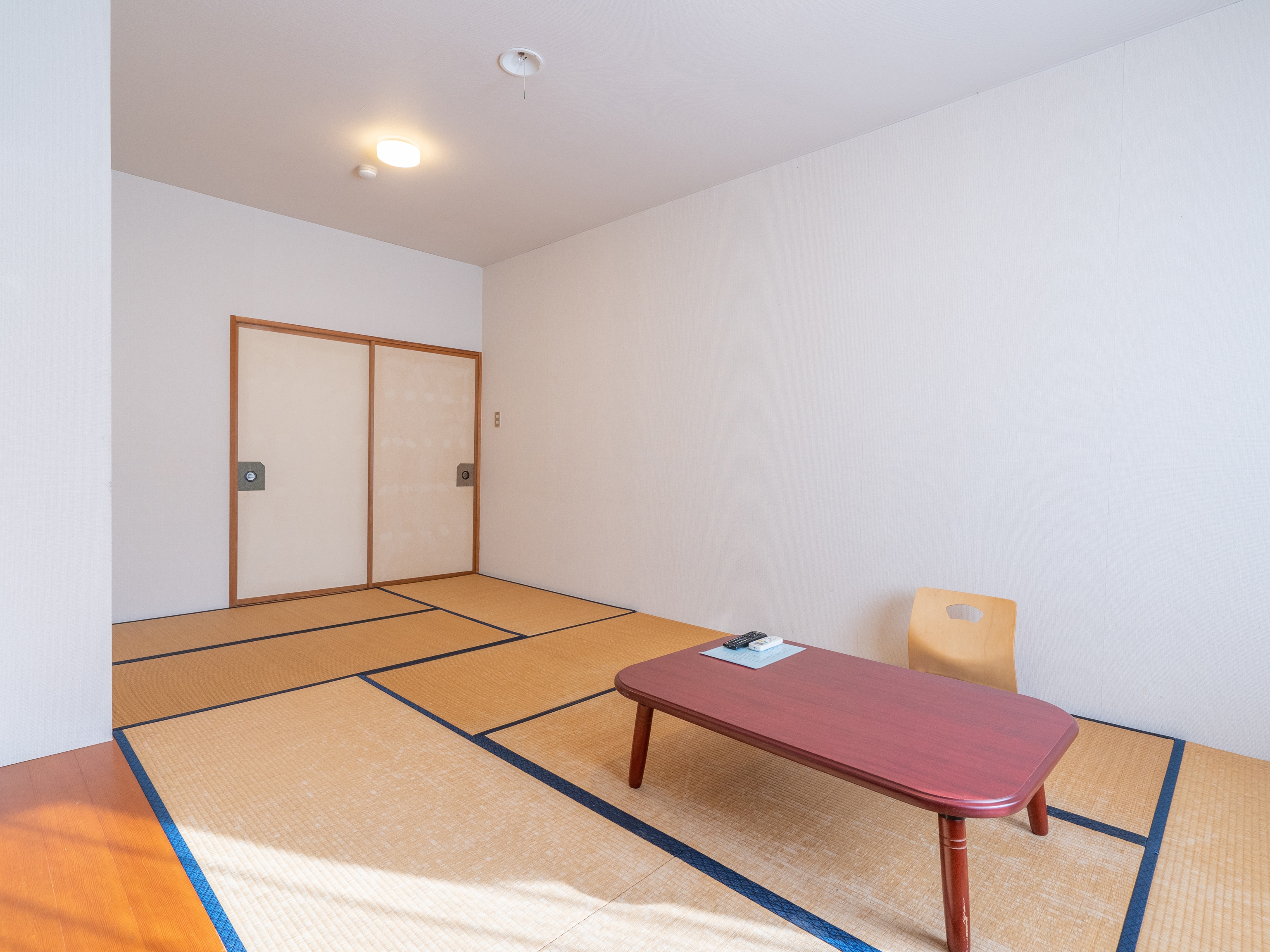 [Non-smoking] Japanese-style room for 1-4 people