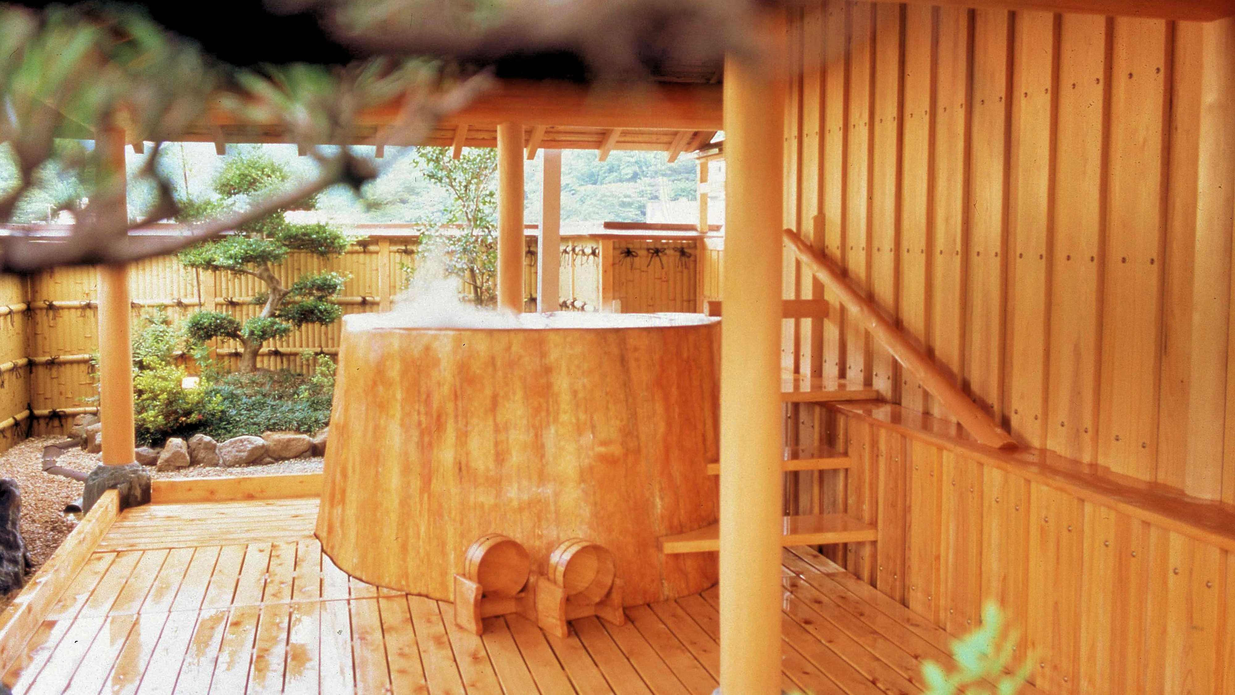 Japanese-style room with hot spring open-air bath [Enji 208]