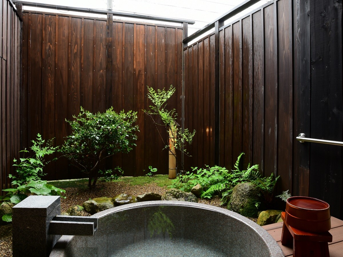 Open-air bath - Road side guest room
