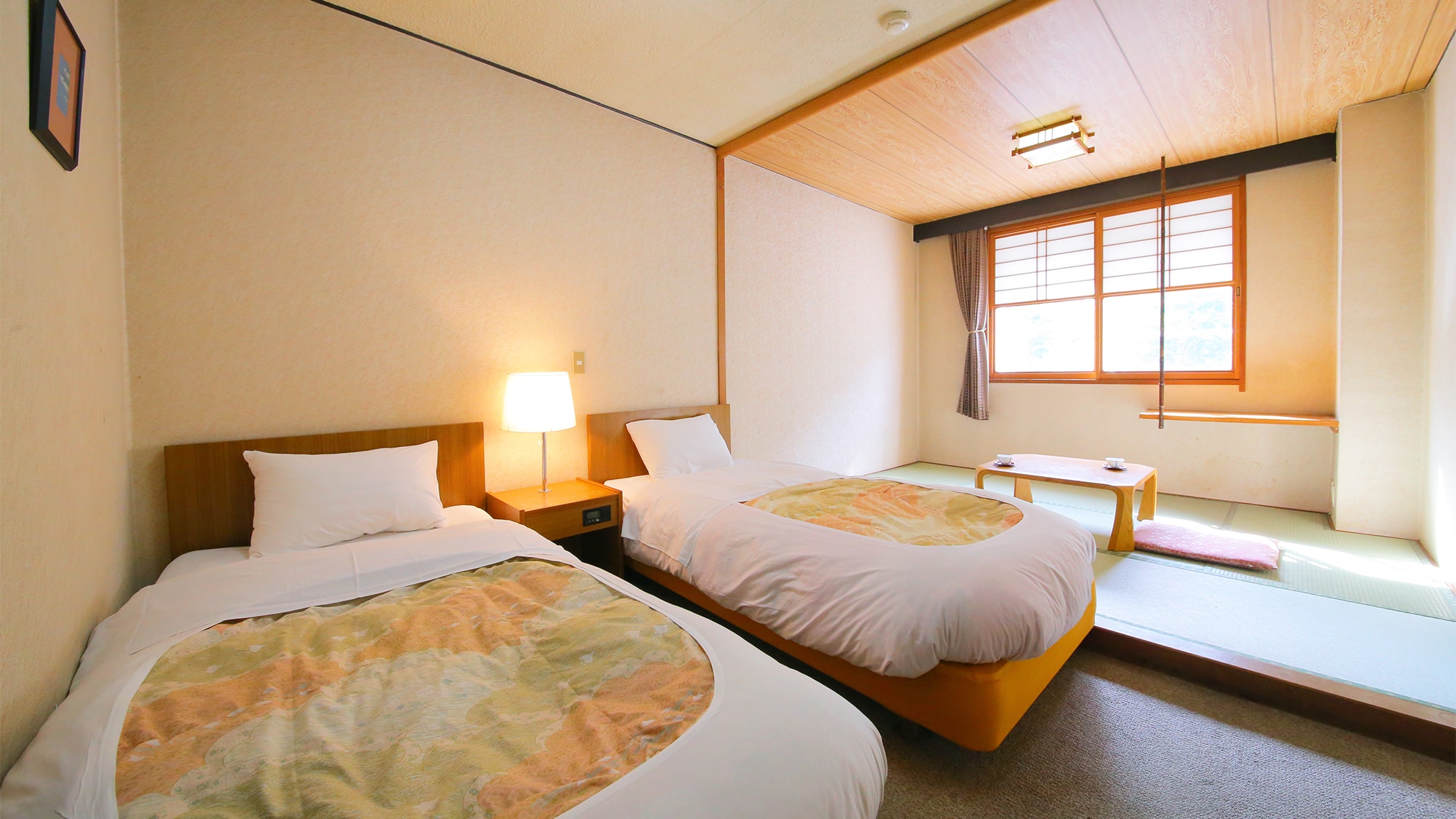 [Main building] Mountain view Japanese-Western style room ~ with the mountain scenery of Kohoku ~