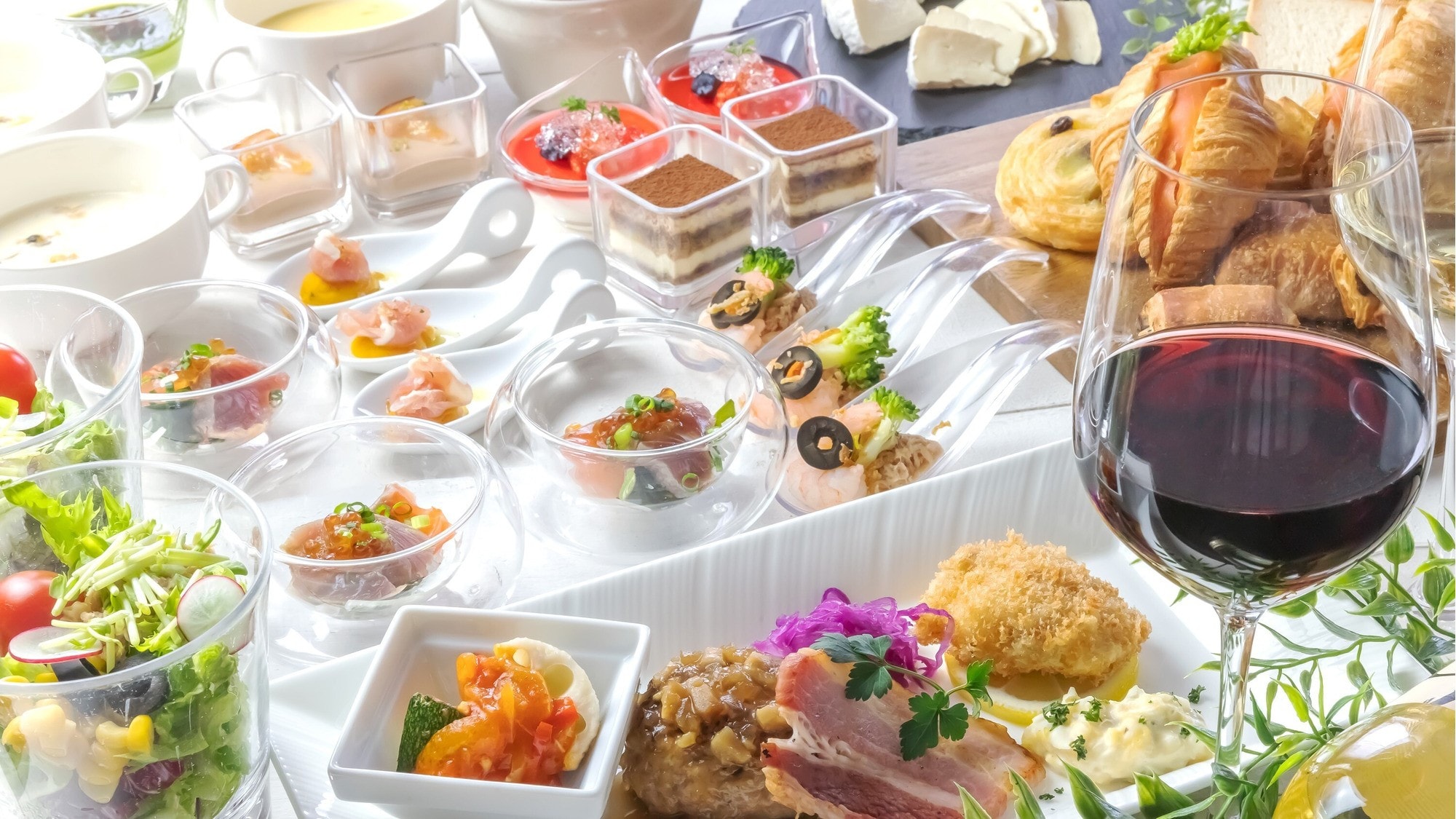 【朝食】日替わりメインプレートとブッフェ