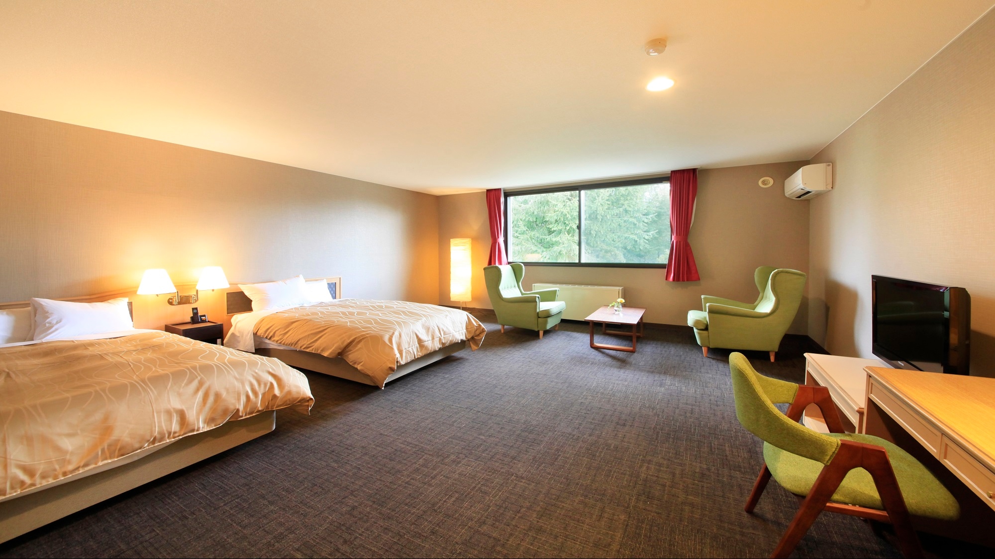 ■“豪華雙床房”您可以在寬敞的房間裡享受您的房間時間。
