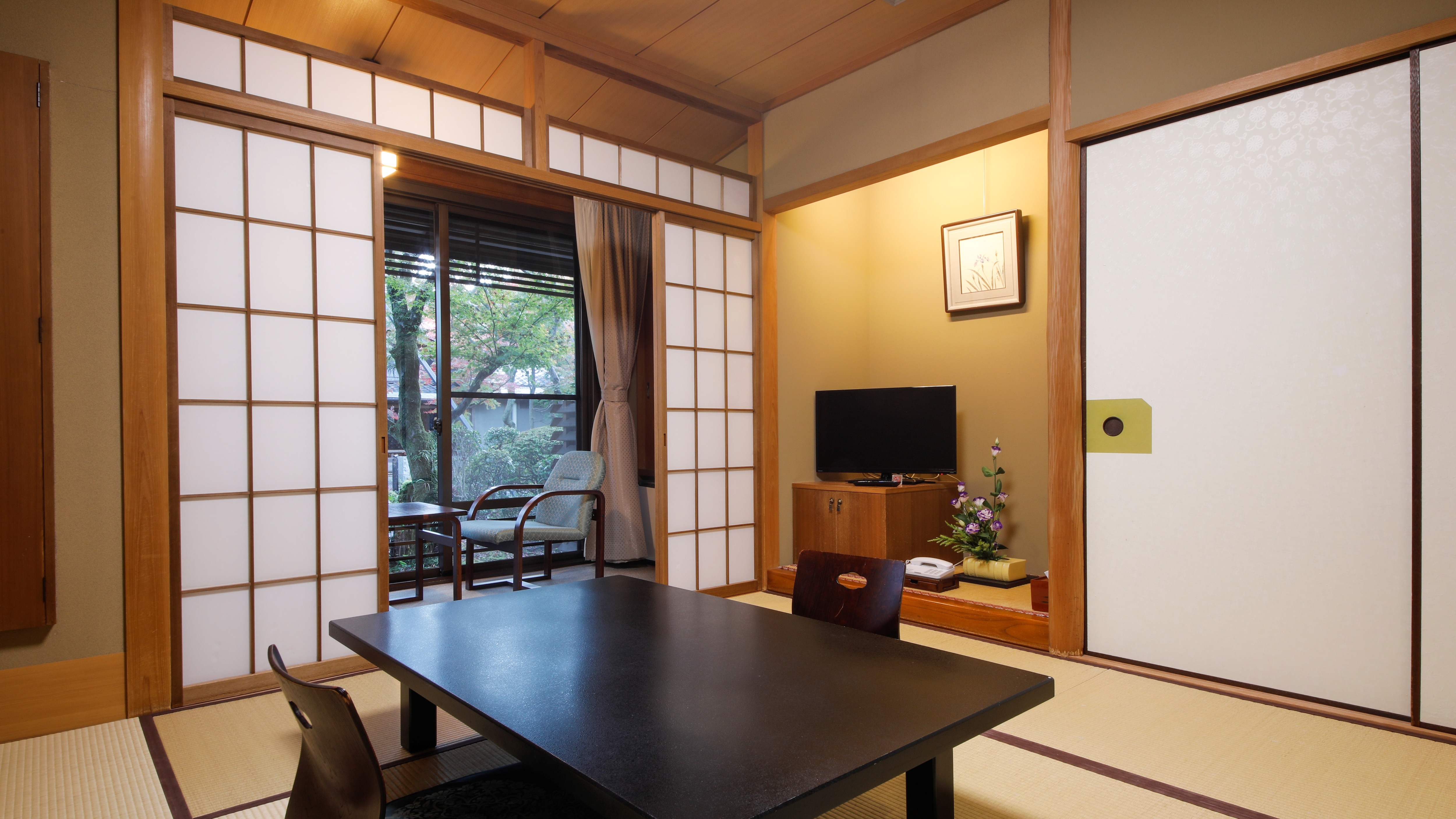 Japanese-style room (8 tatami mats)
