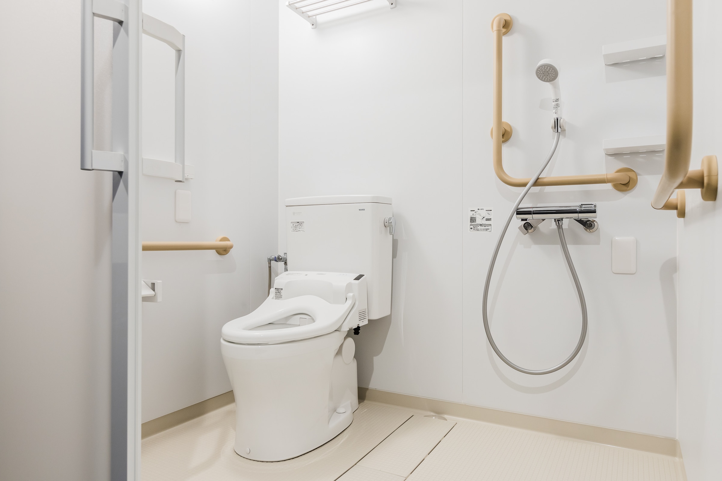 Deluxe Twin (Barrier-free toilet / shower)