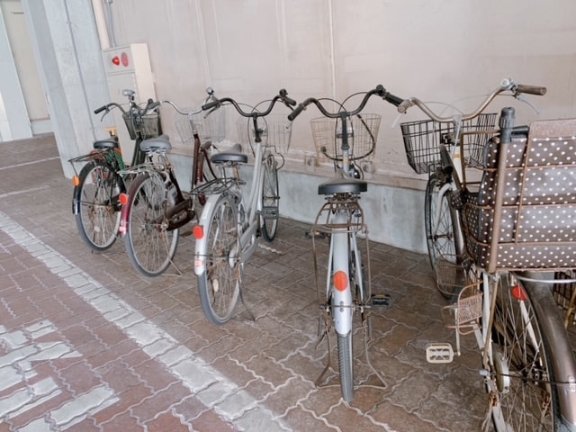 Bicycle parking lot