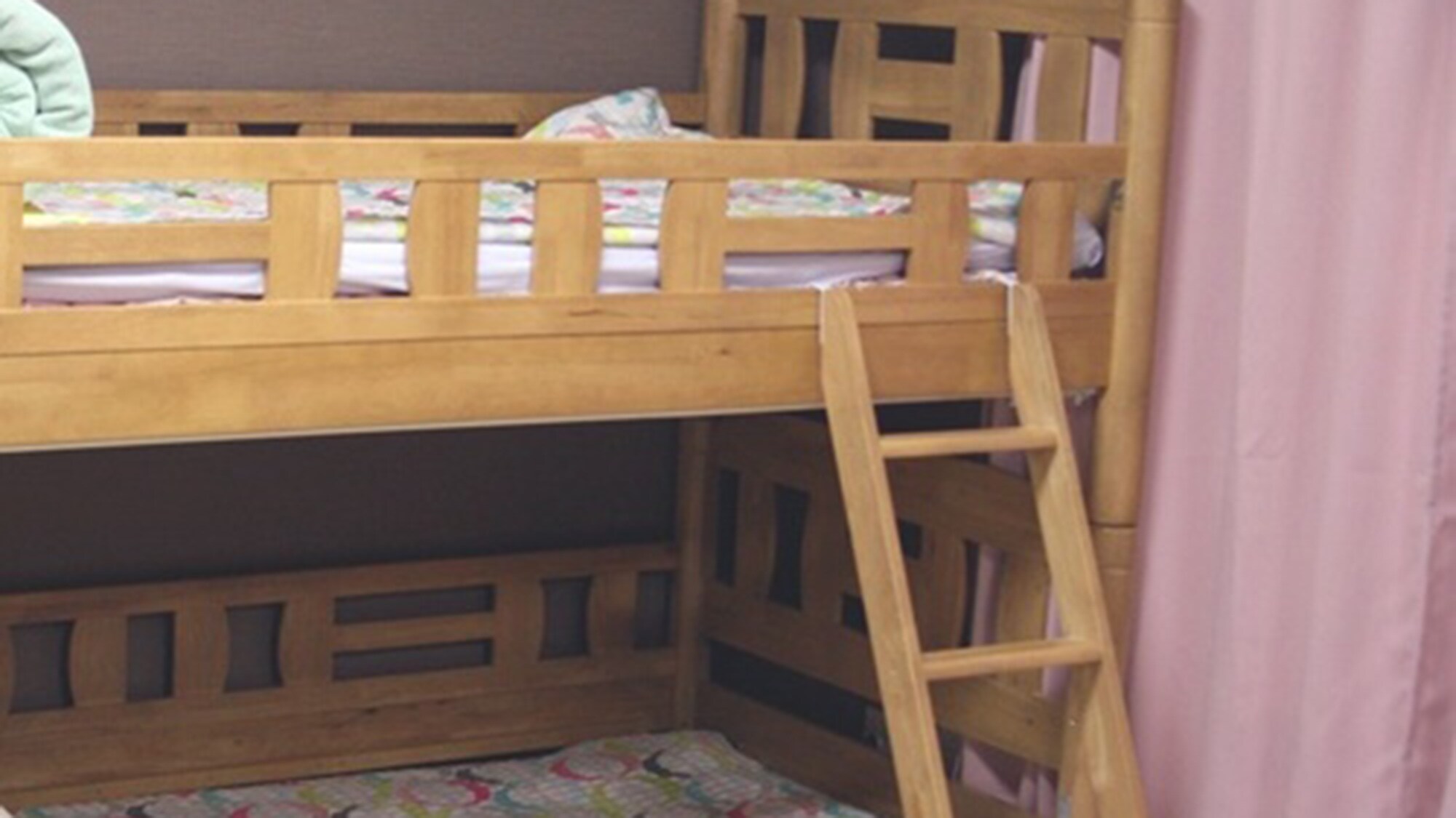 ・ Room 207: Bunk bed + single bed & times; 2 rooms for MAX 4 people!