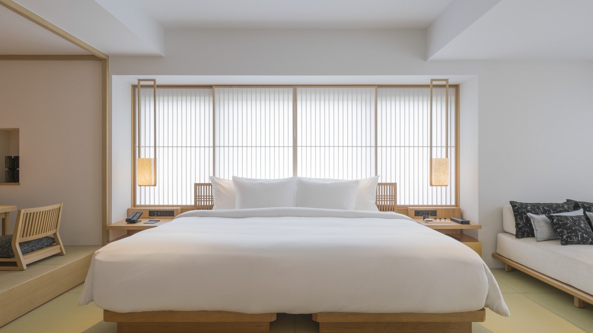 Guest room: ONSEN Retreat King bed