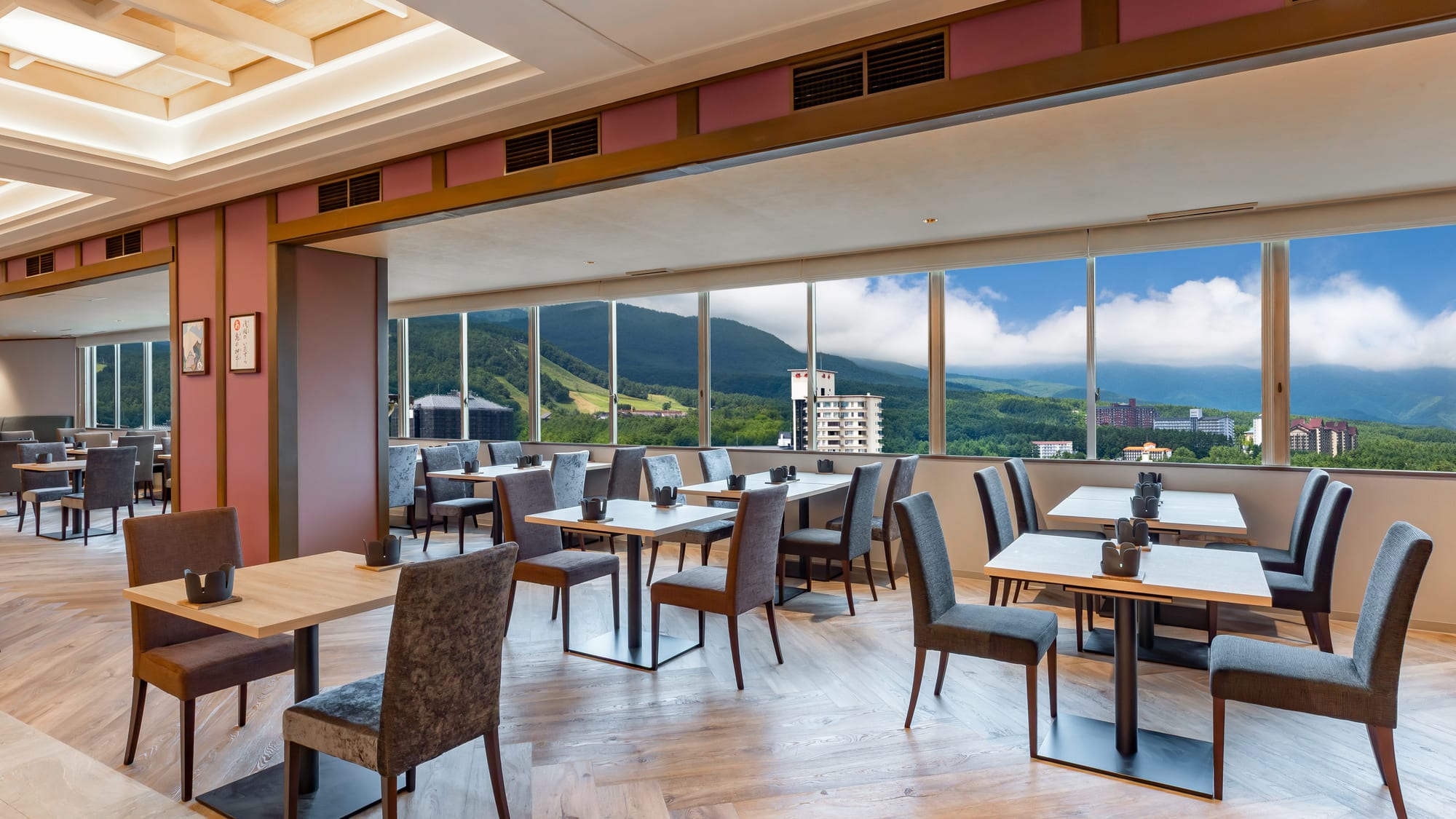 [Renovated in December 2025] A panoramic restaurant with large windows offering views of the mountains of Gunma.