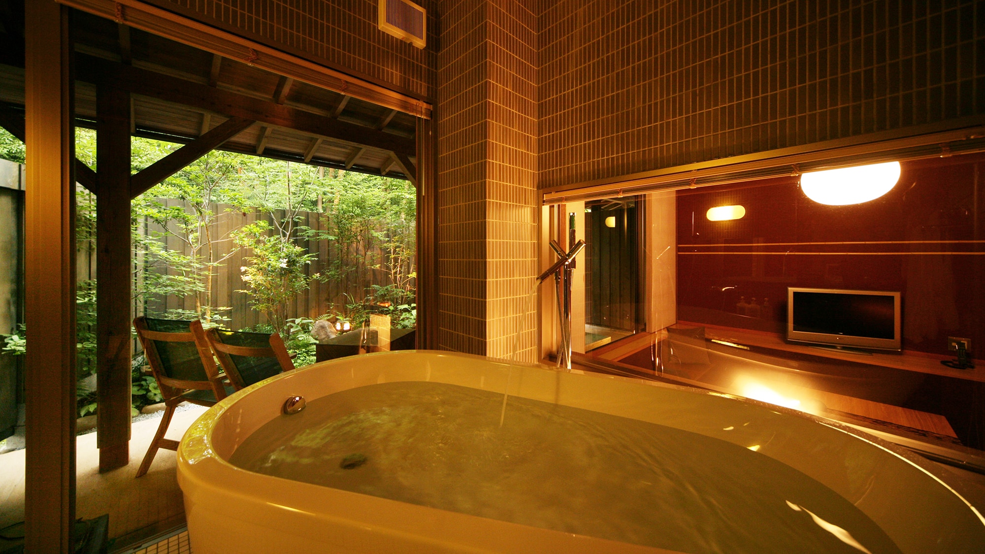 ◆ With open-air bath ◇ Japanese-Western style room－106－ ◆ ≪Flowing from the source _ Open-air bath≫