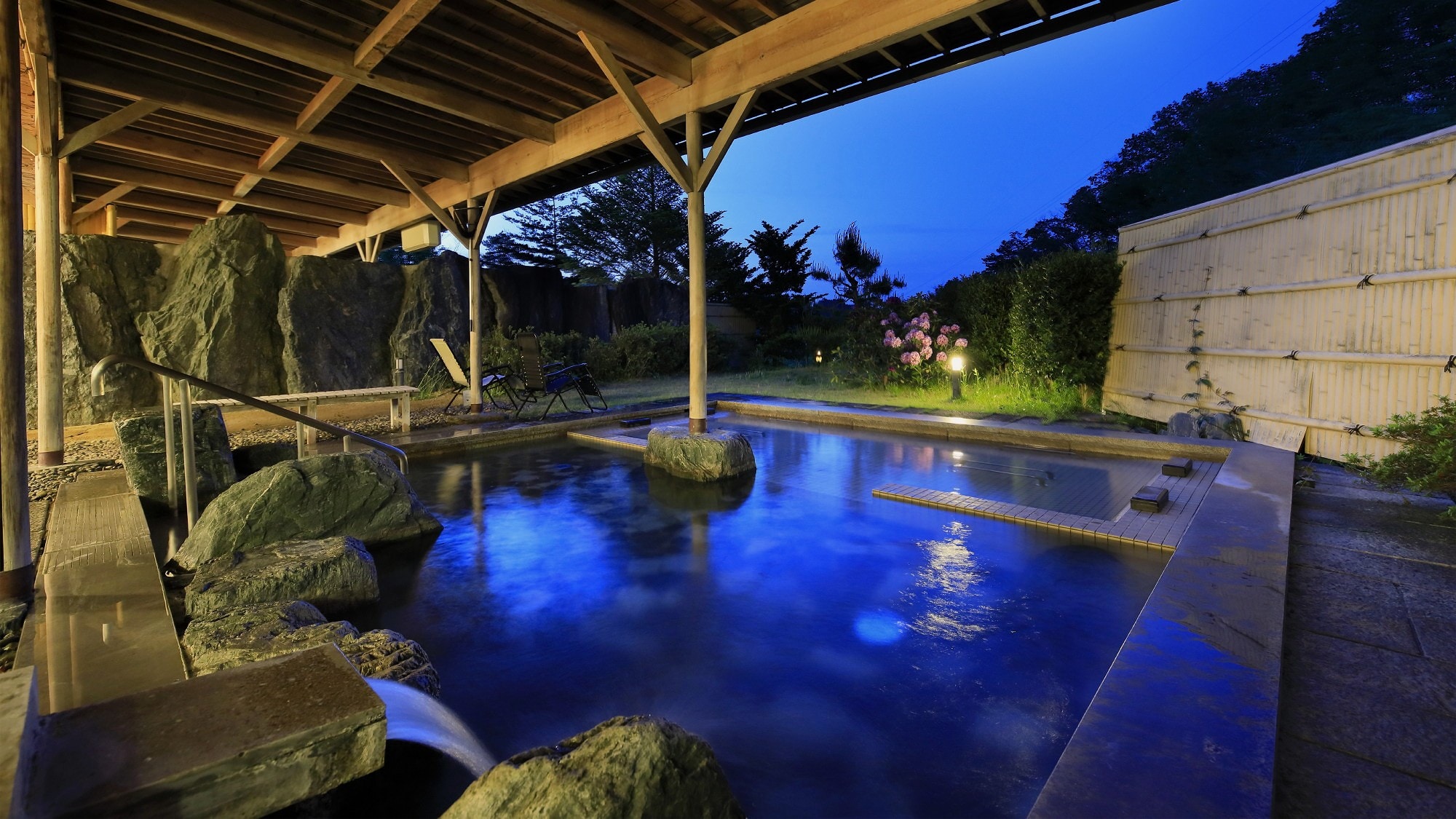 Hot spring bath_Evening view of women's open-air bath
