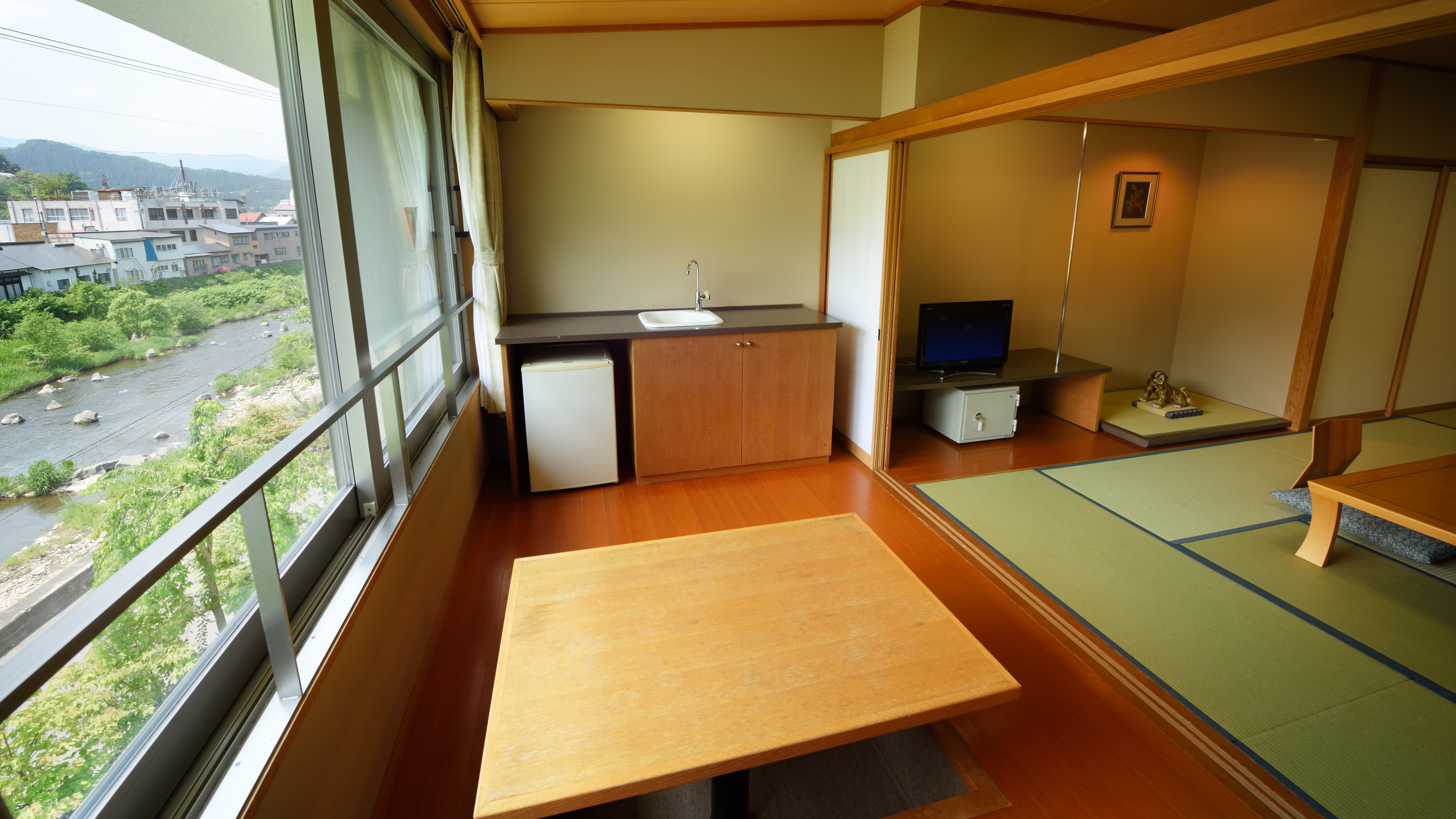 Main building) Japanese-style room with 12 tatami mats