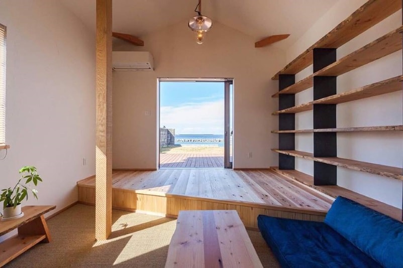 [Main building] Living room