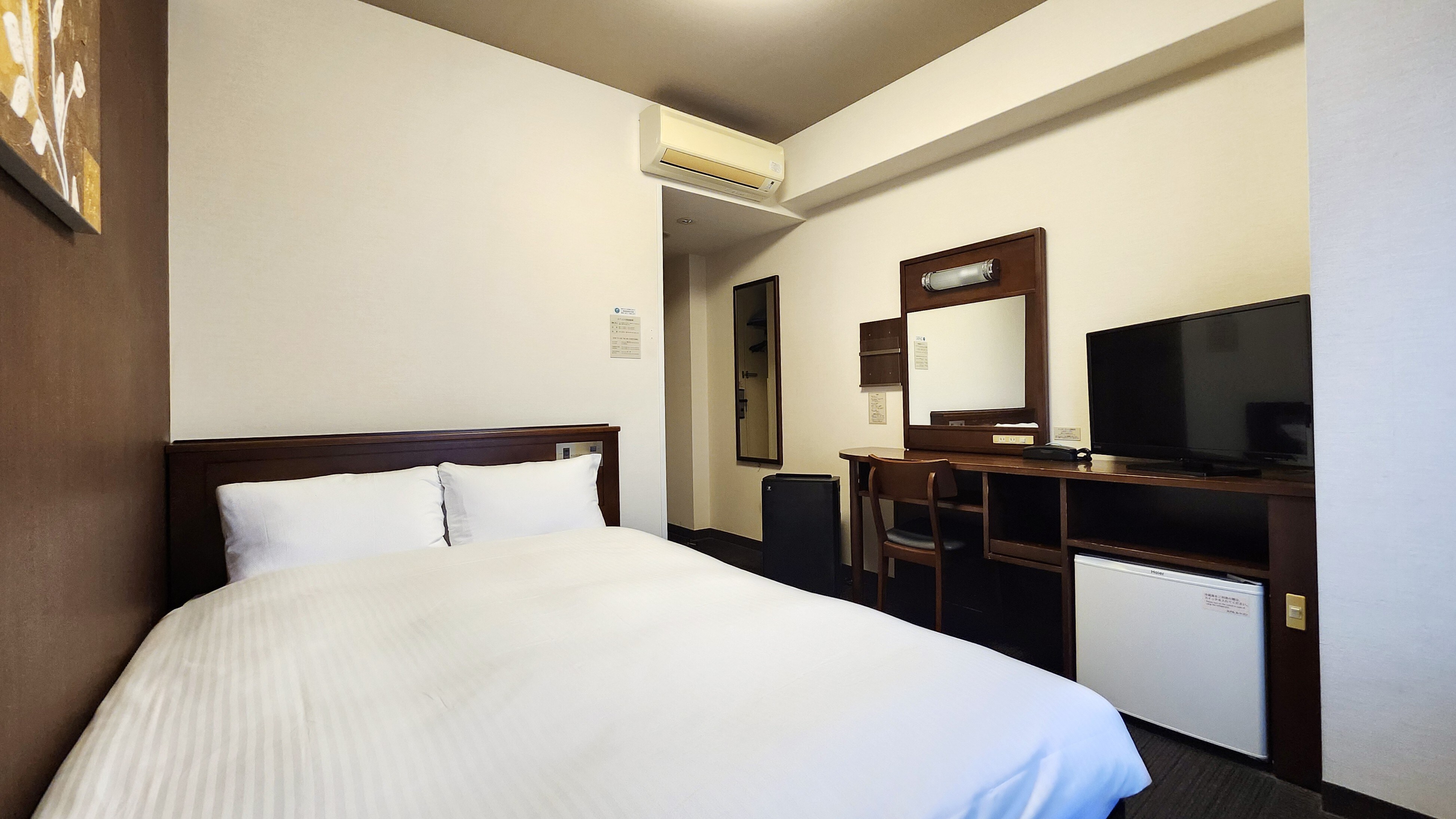 Kamar semi-double di gedung utama