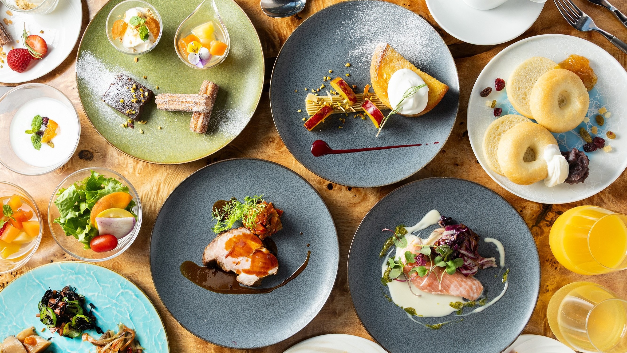 Restaurant breakfast (image)