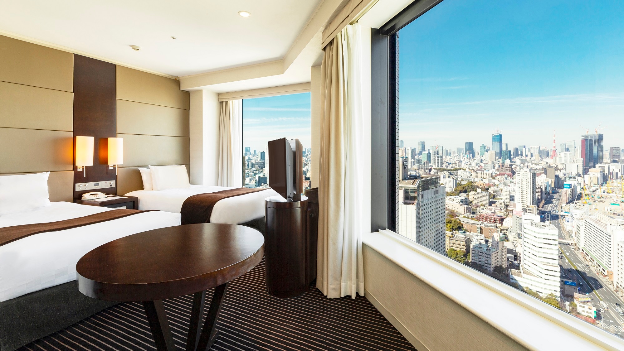 Main Tower Corner Twin (Premier Floors 35-37)