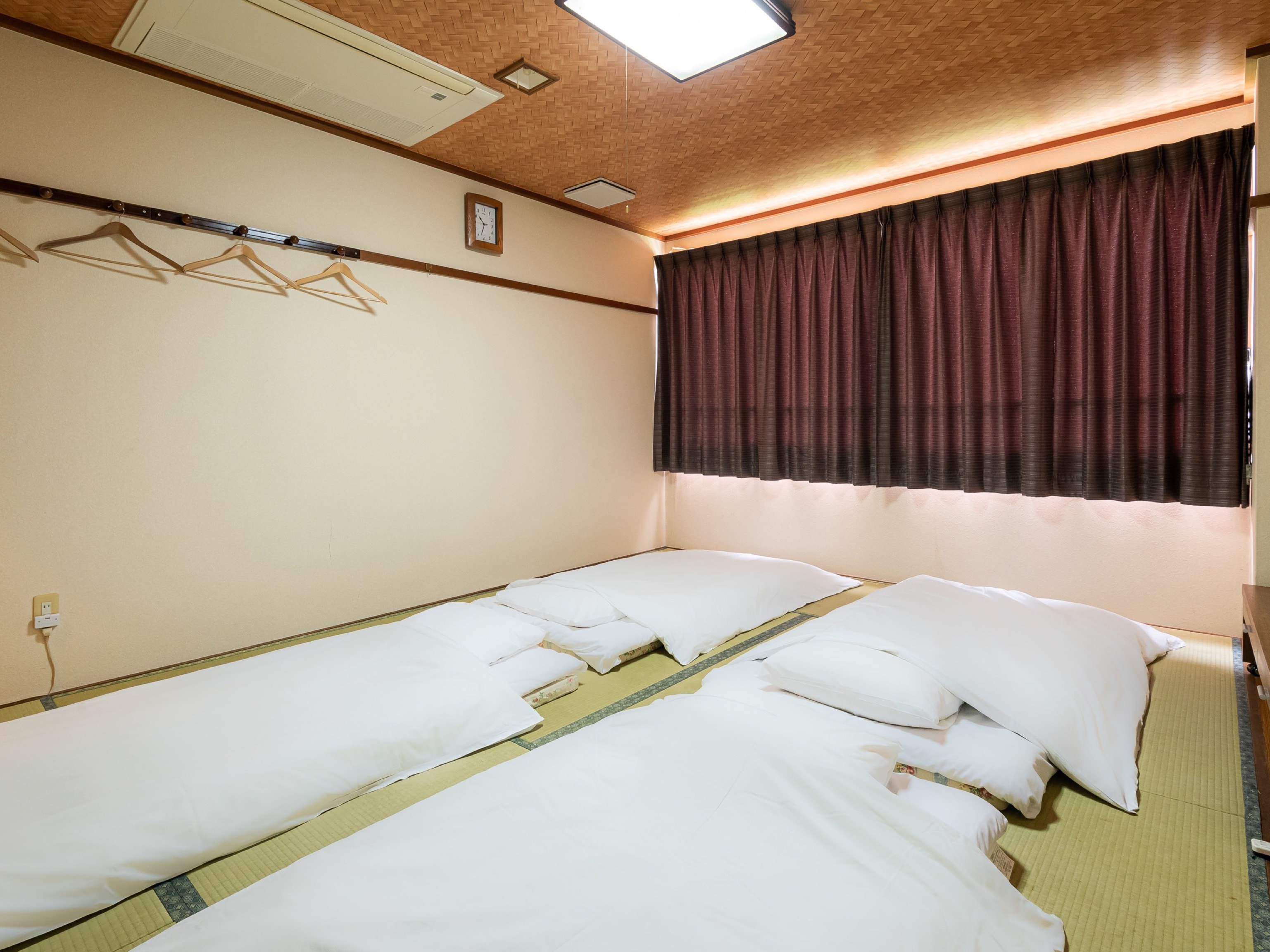 [สูบบุหรี่] ห้องพักแบบญี่ปุ่น สำหรับ 1-4 ท่าน (ไม่มีอ่างอาบน้ำและห้องน้ำ)