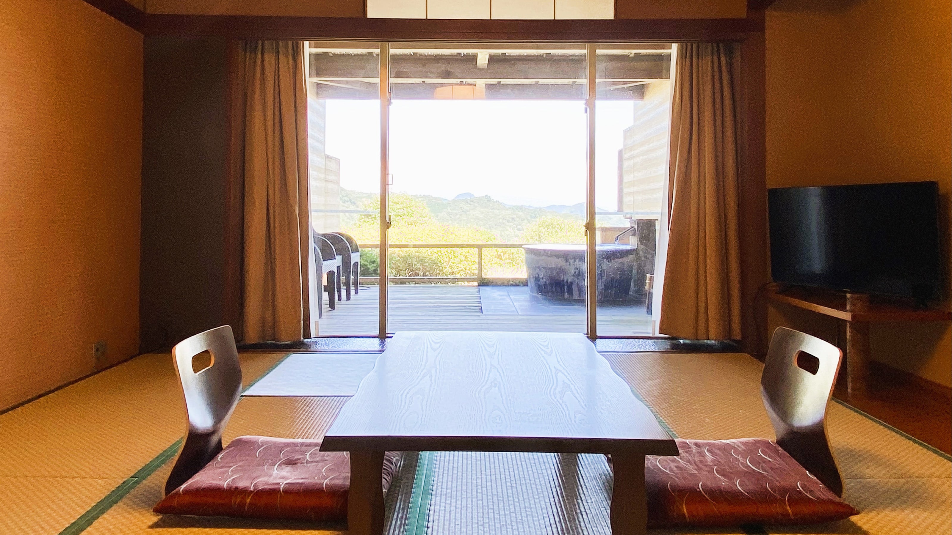 [Guest room] Japanese-style room with open-air bath