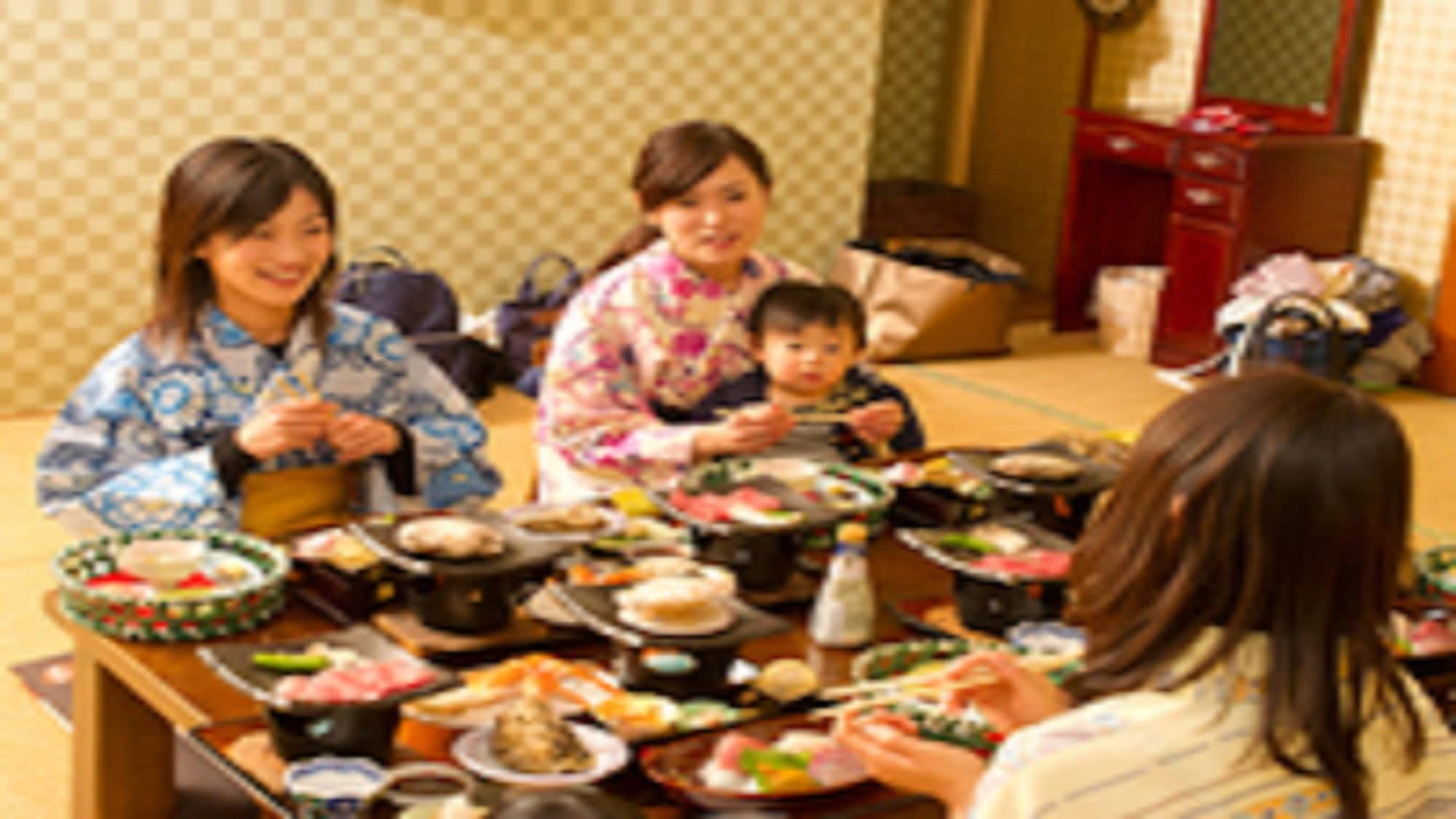 早餐和晚餐在私人房间里供应。