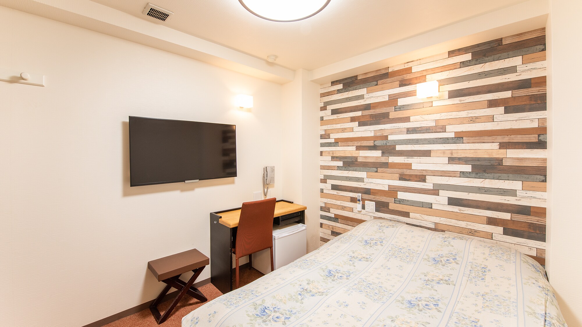 A cute room with woody wallpaper and separate bathroom and toilet