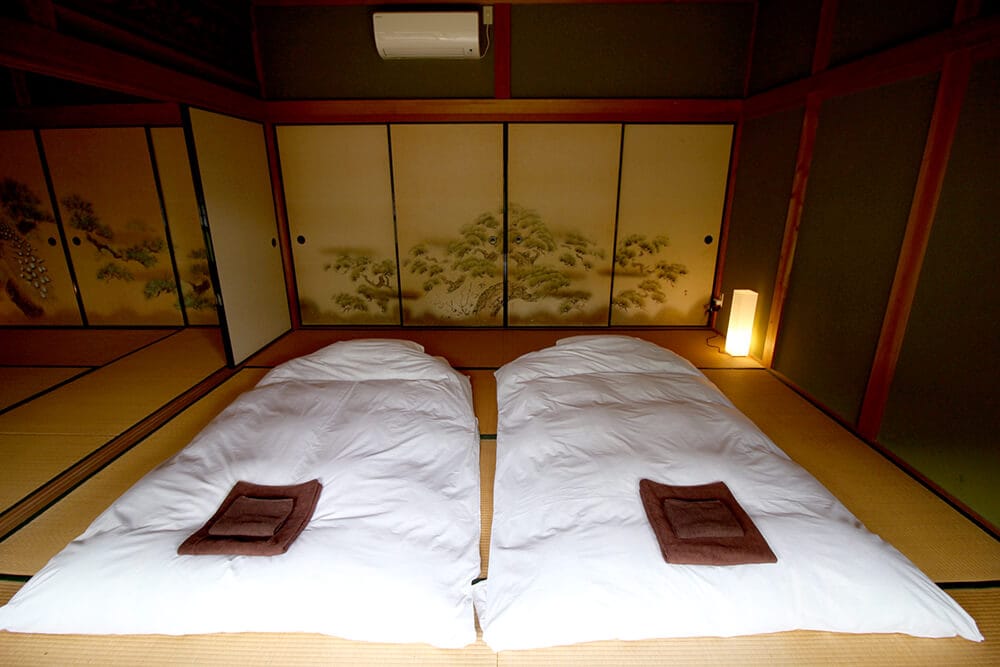 Comfortable Japanese-style room (bedroom) with air conditioning