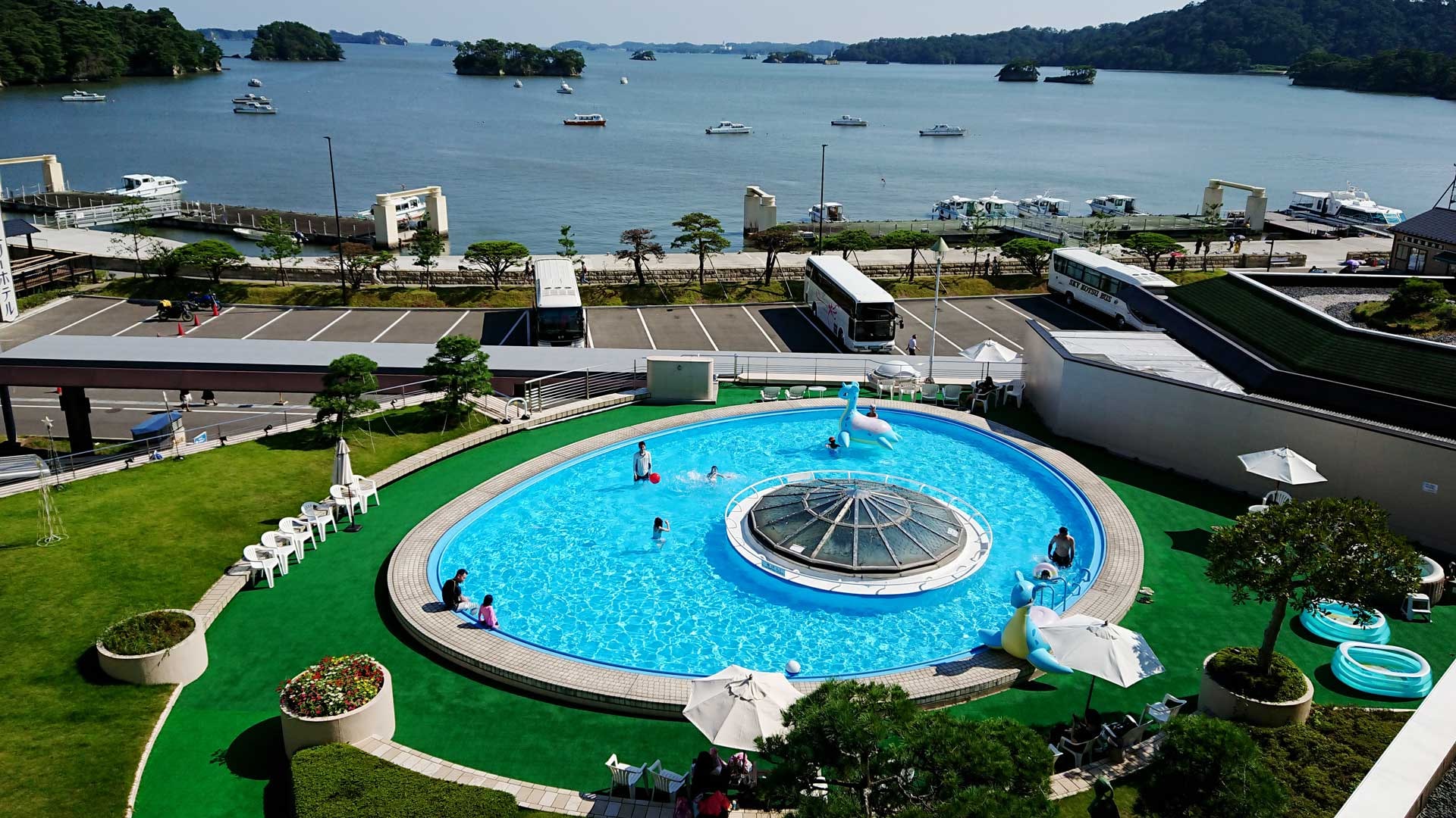 Outdoor Pool ⑤