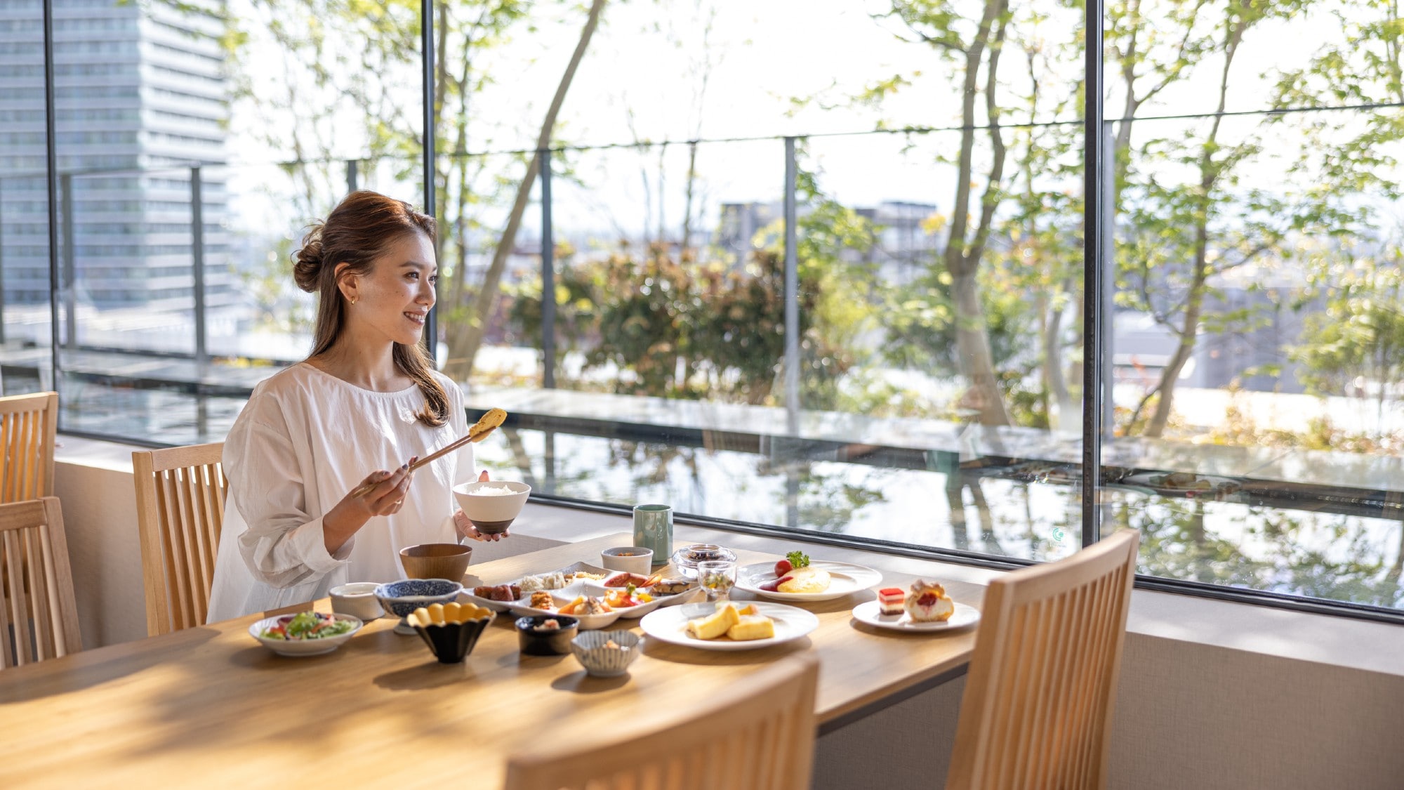 [Breakfast/Image] Enjoy your meal while looking out at the cityscape of Kumamoto and the distant view of Aso.