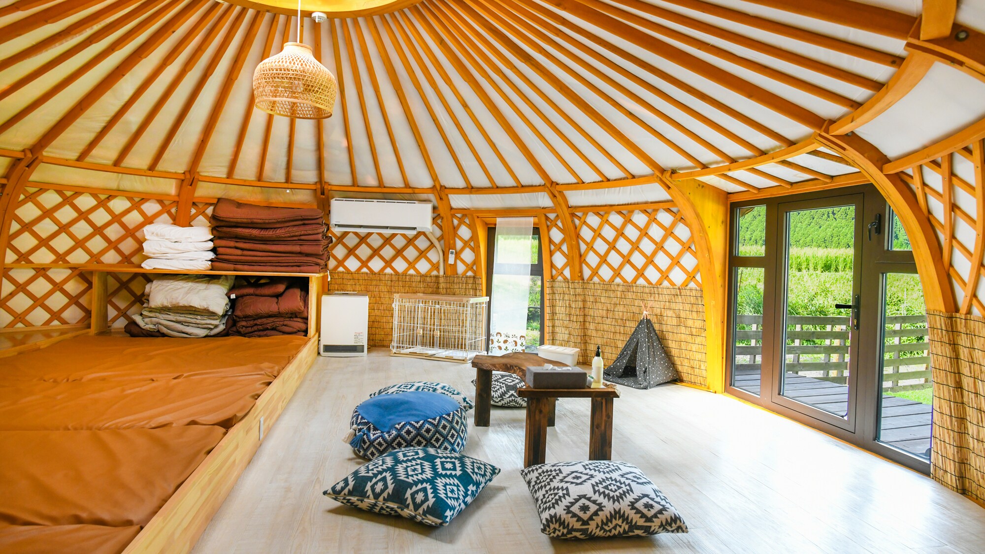 豪华露营帐篷内