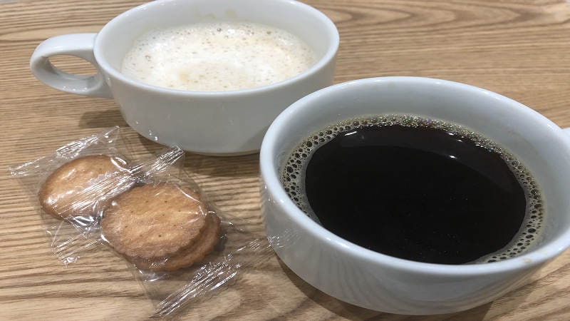 [Happy hour] Anda dapat menikmati kopi, latte, kakao, dll.