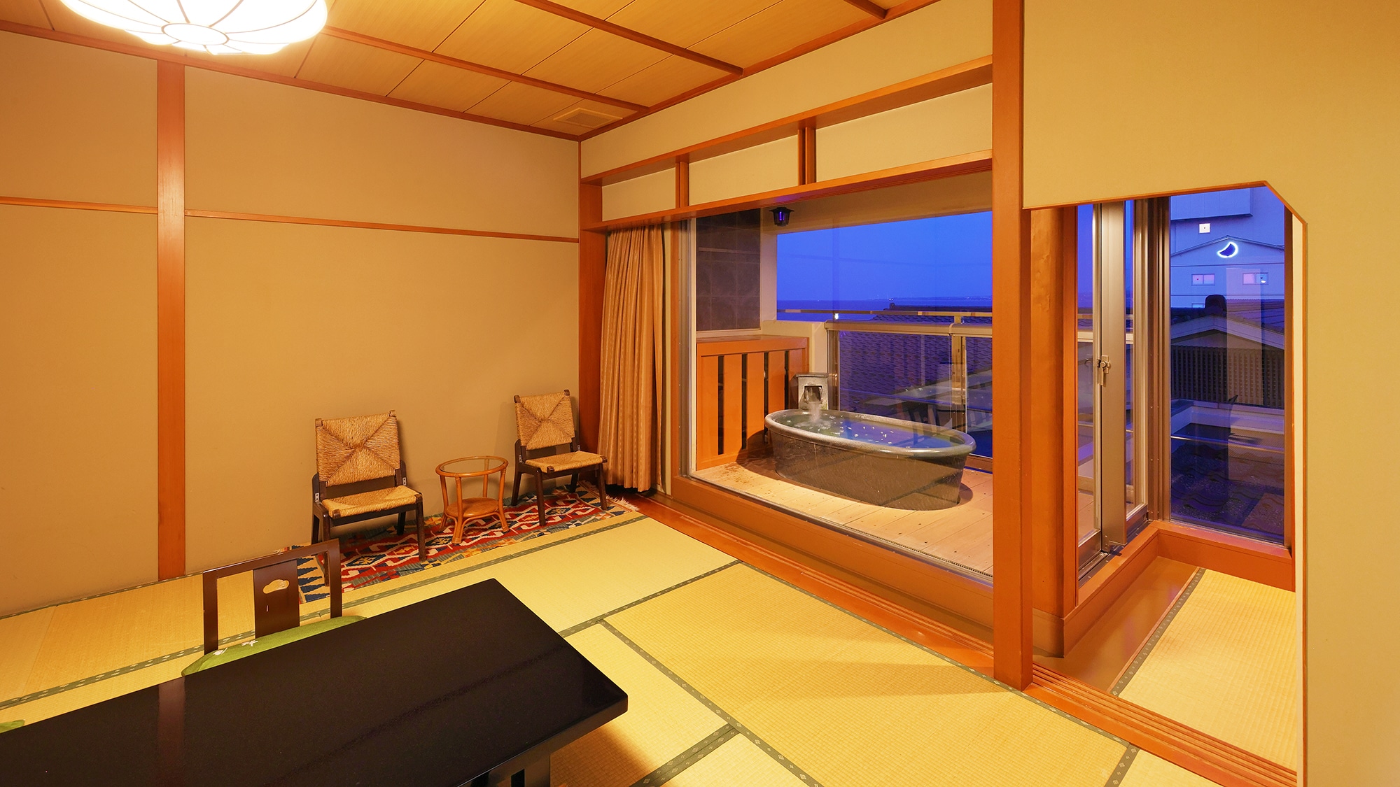 Guest room with open-air bath on the veranda