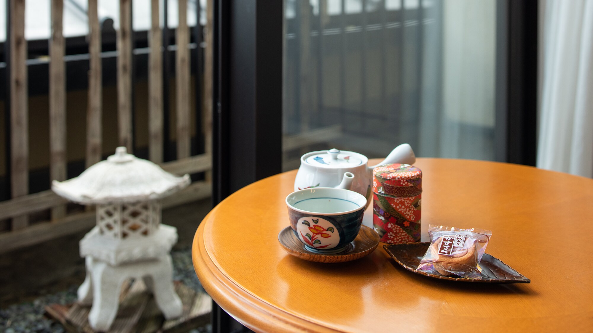 * [Example of guest room] Take a break with tea and sweets.