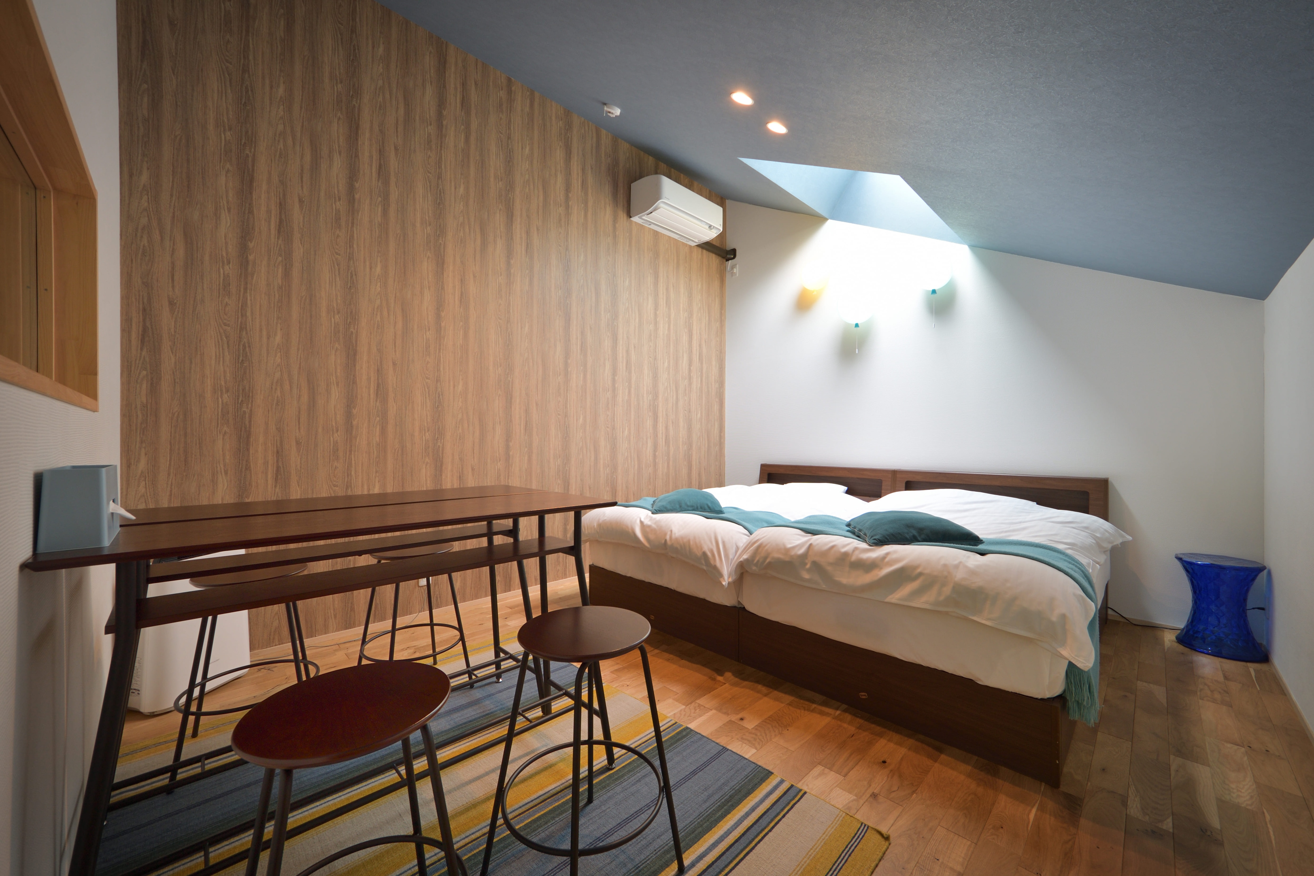 Island Blue: 2nd floor