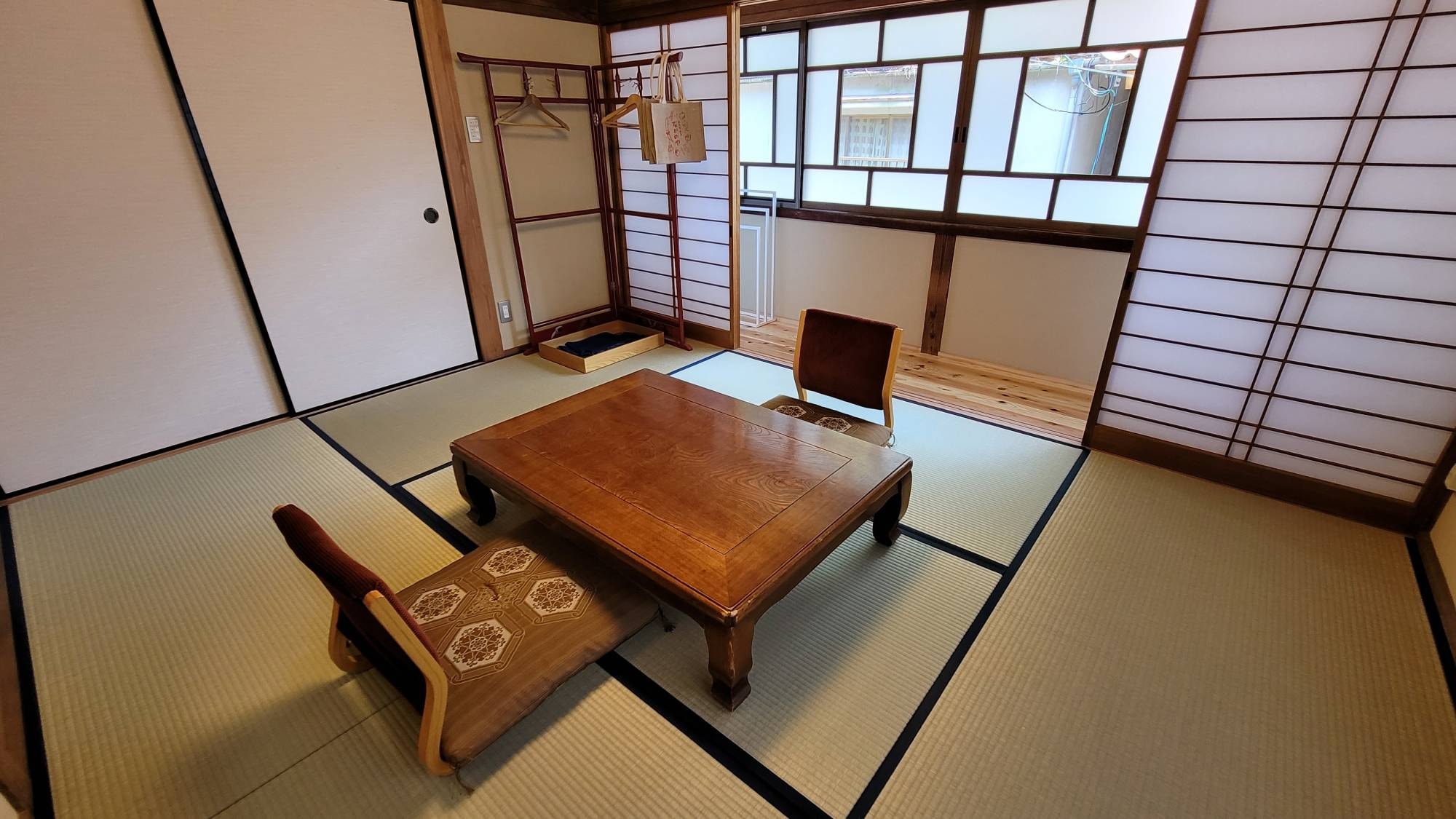 ・ [Japanese-style room 6 tatami mats] Forget the hustle and bustle of everyday life in the newly renovated room and enjoy your stay slowly.